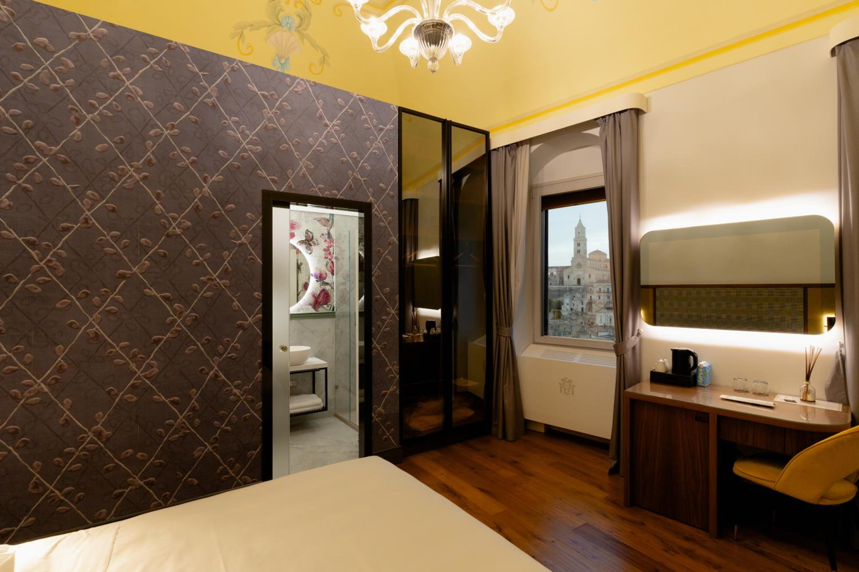 Superior King Room - Photo 2