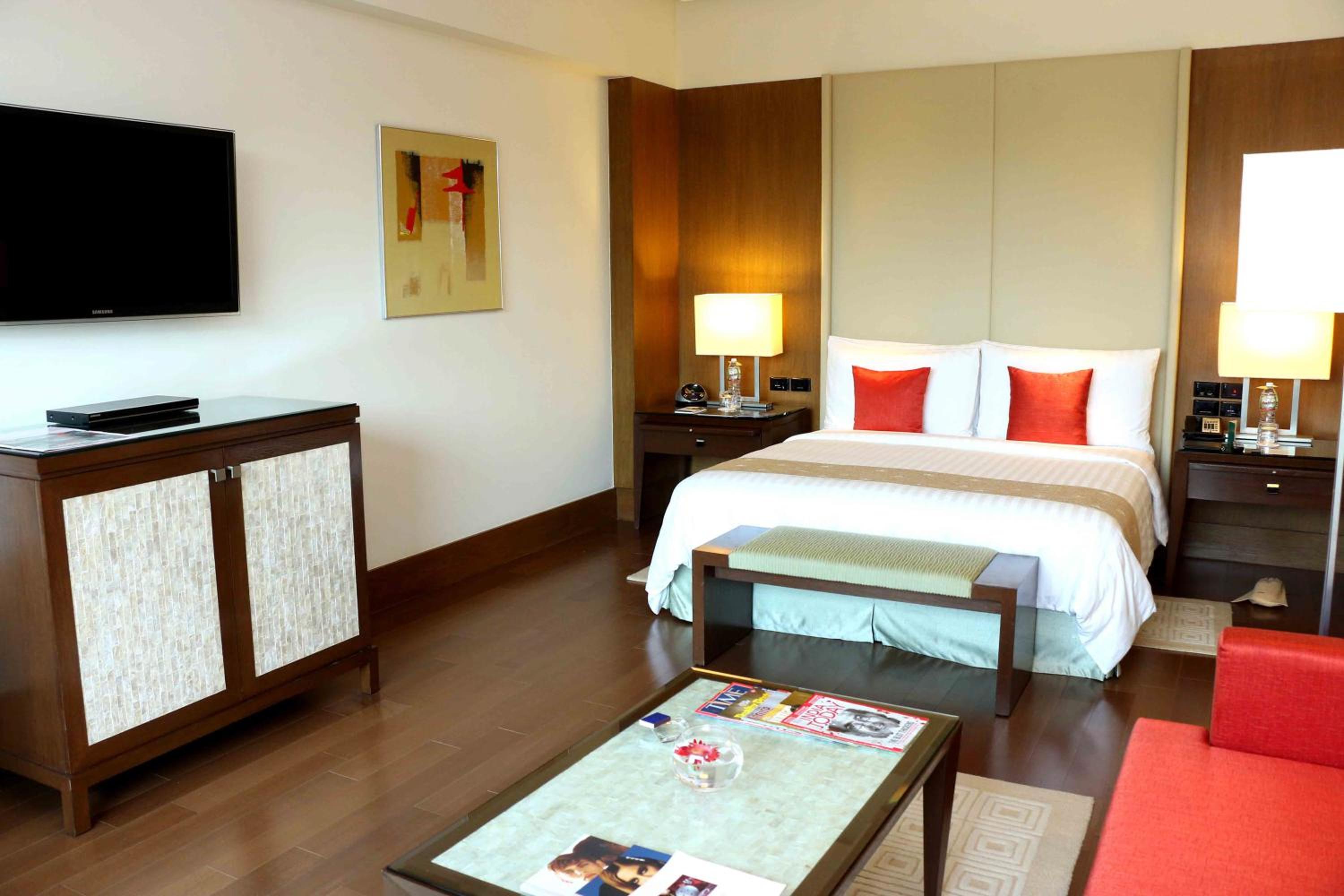 Deluxe Suite With Two Way Airport Transfers at The Oberoi Gurgaon