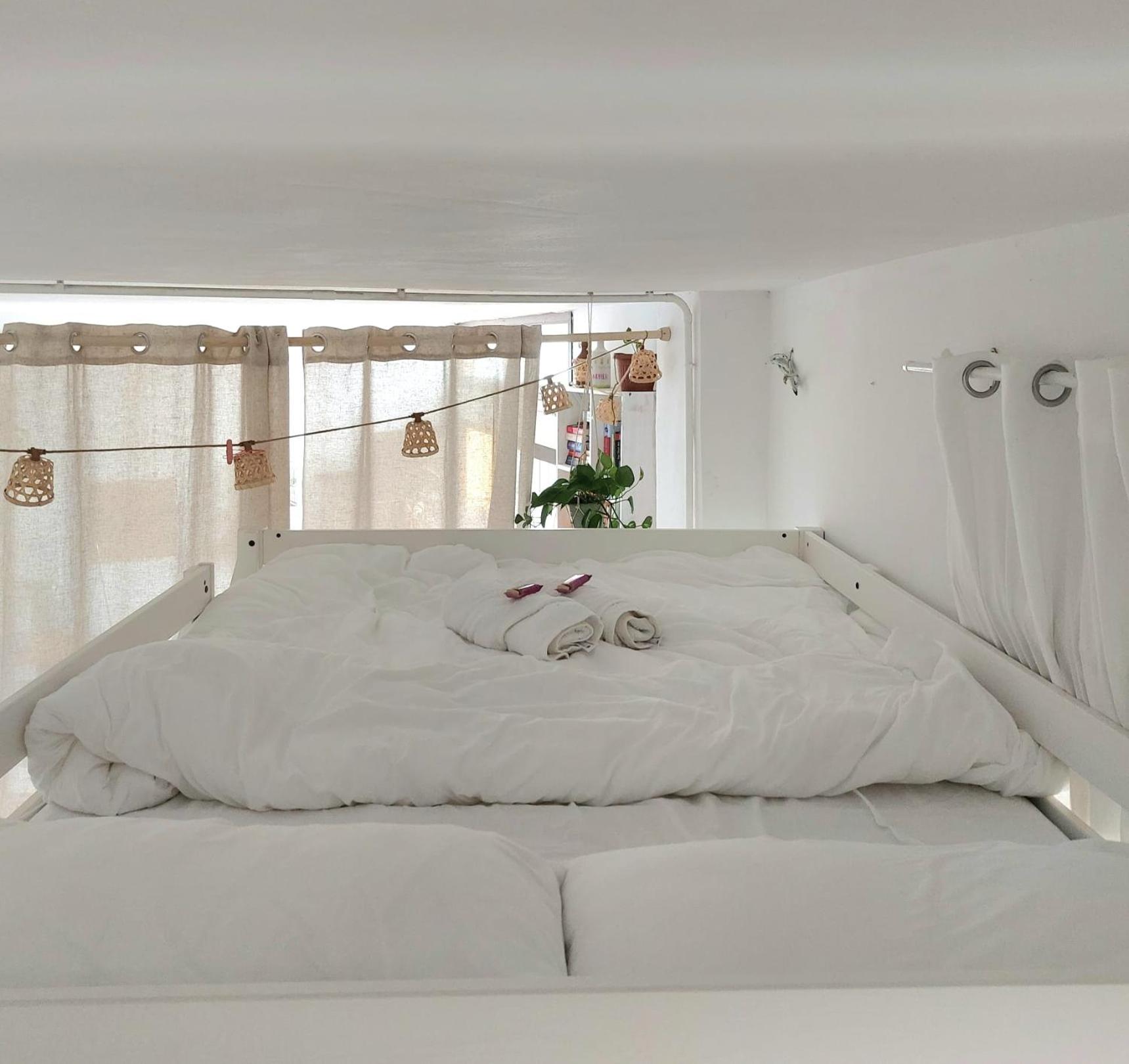 Bed in 8-Bed Mixed Dormitory Room