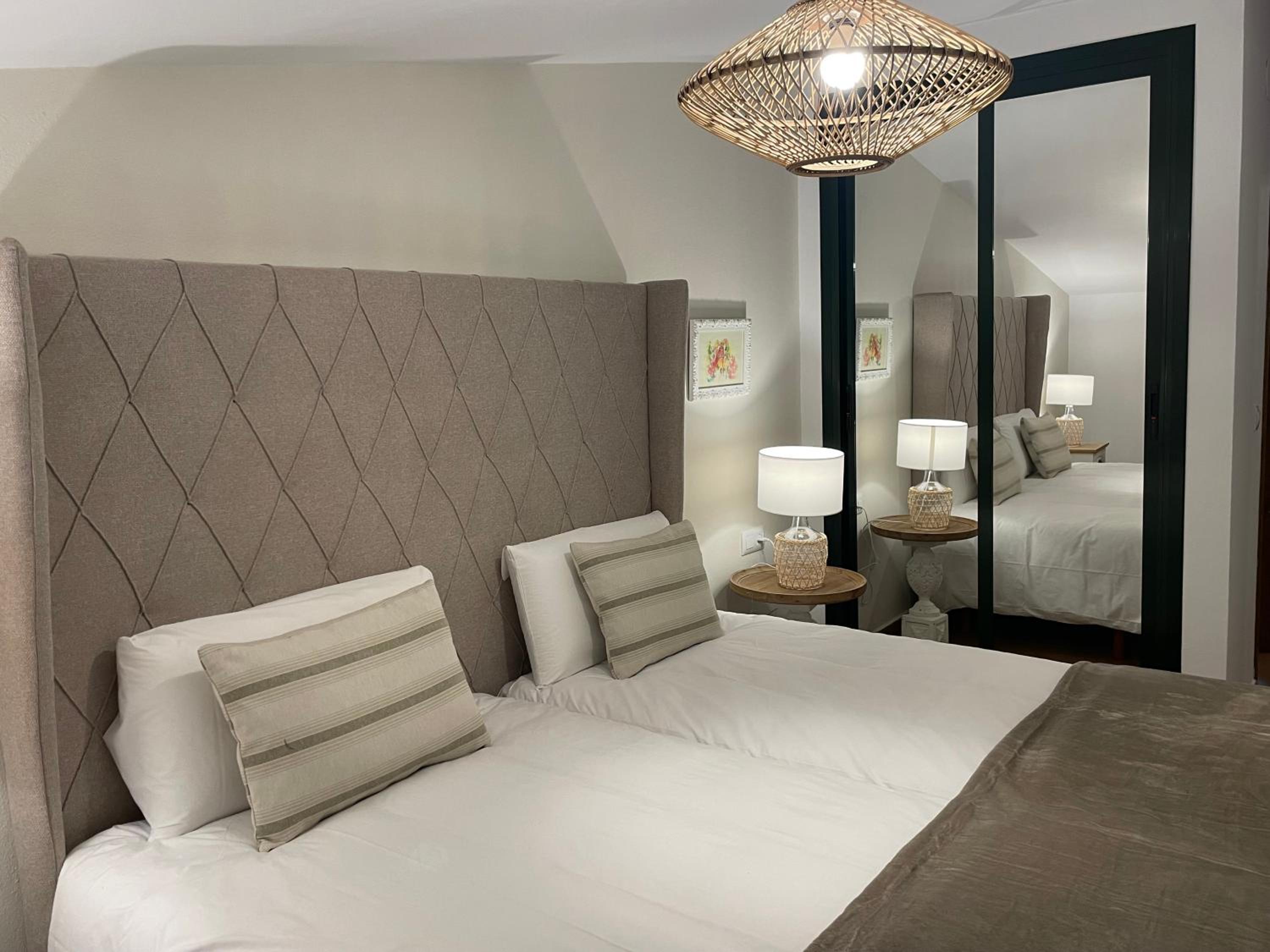 Standard Double Room - Photo 2