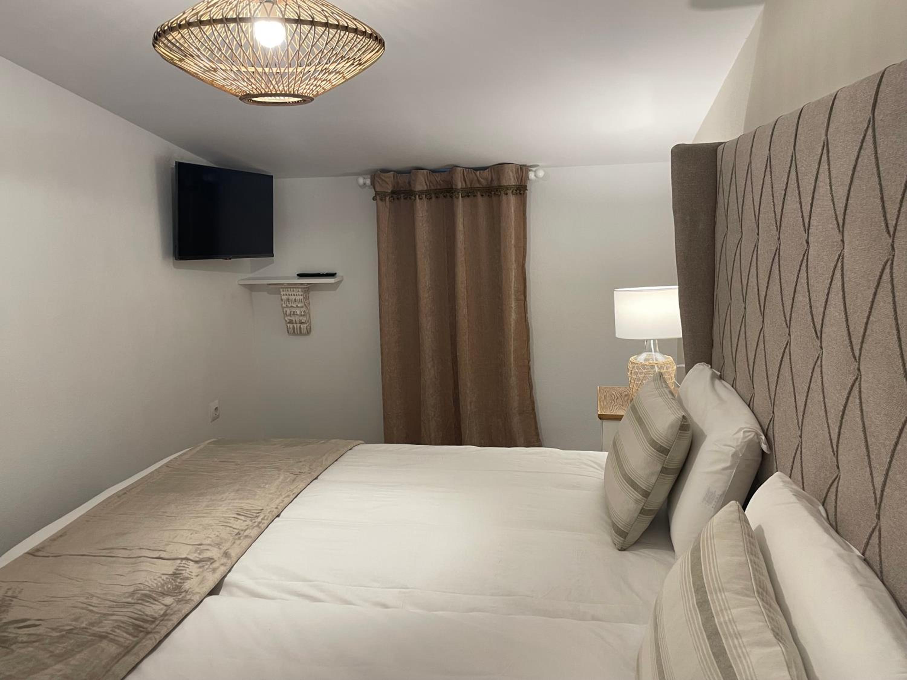 Standard Double Room - Photo 3