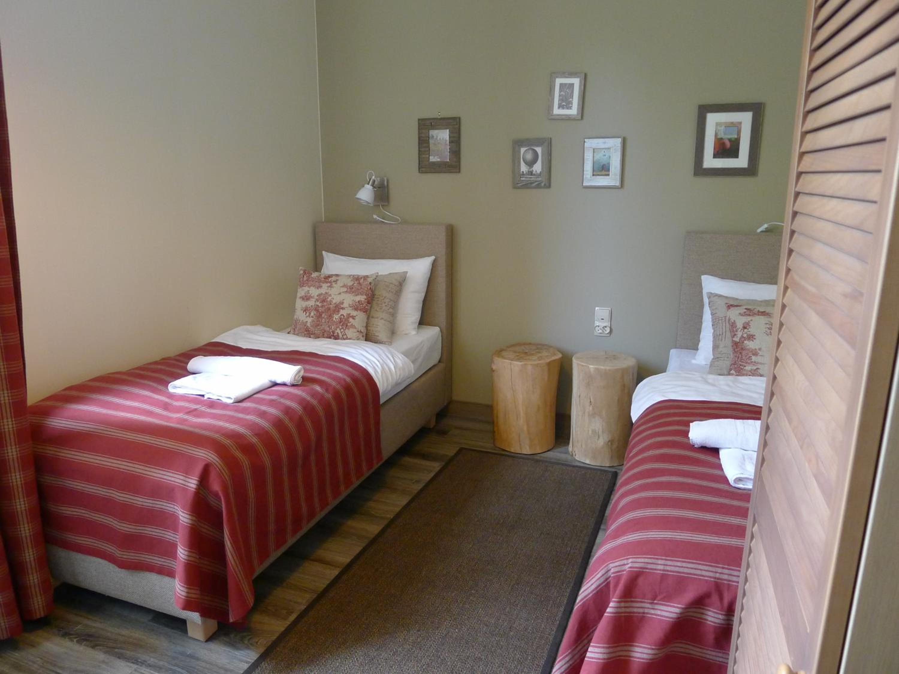 Twin Room - Photo 3