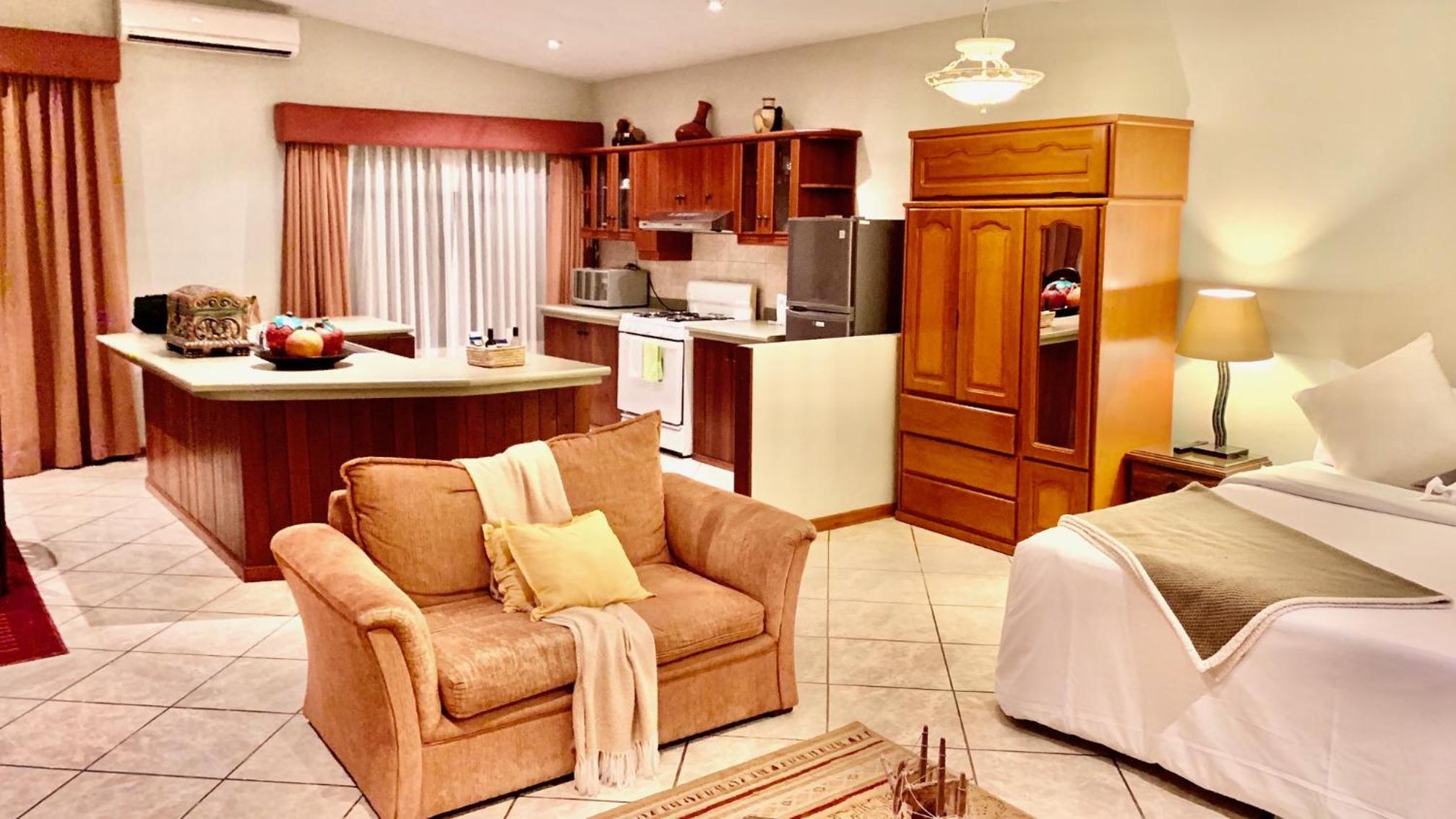 Deluxe Suite - Photo 12