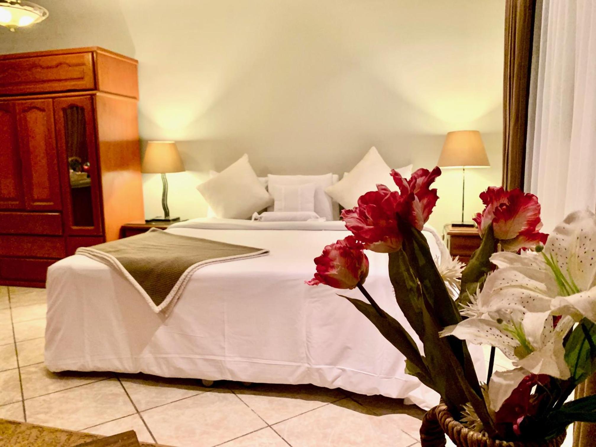 Deluxe Suite - Photo 11