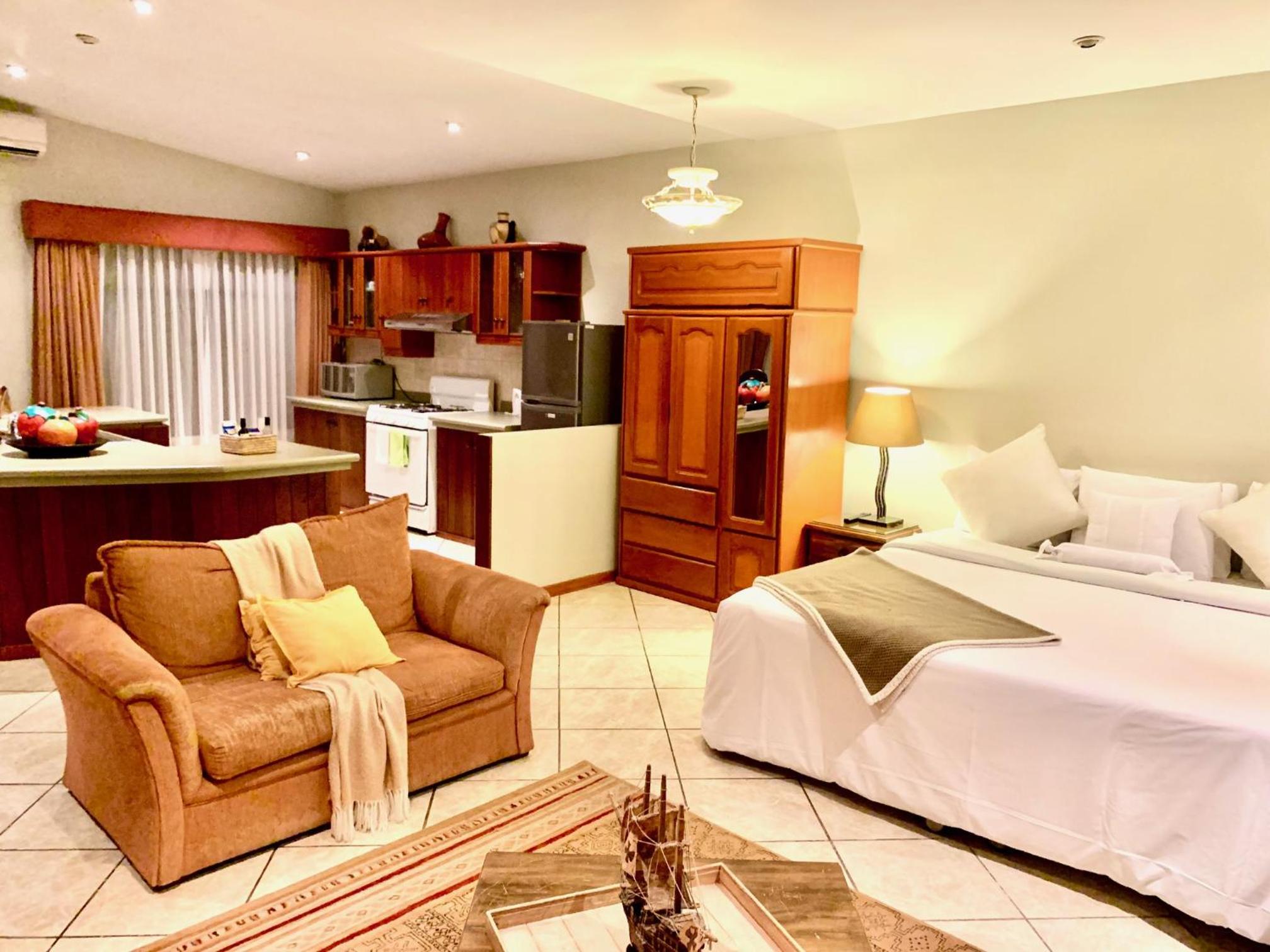 Deluxe Suite - Photo 16