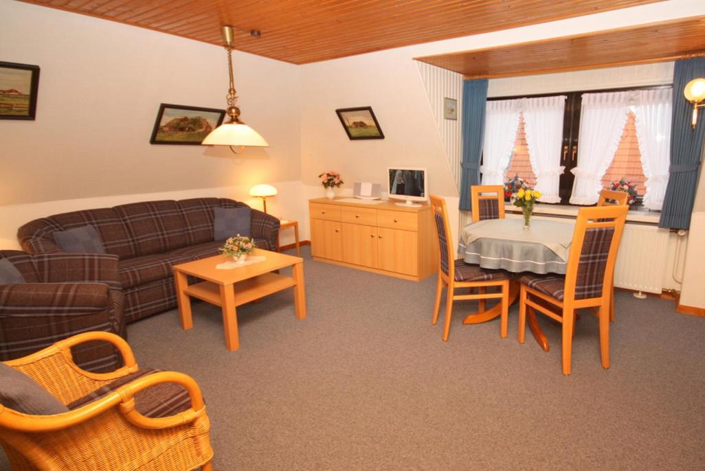 Apartment with Terrace photo 3