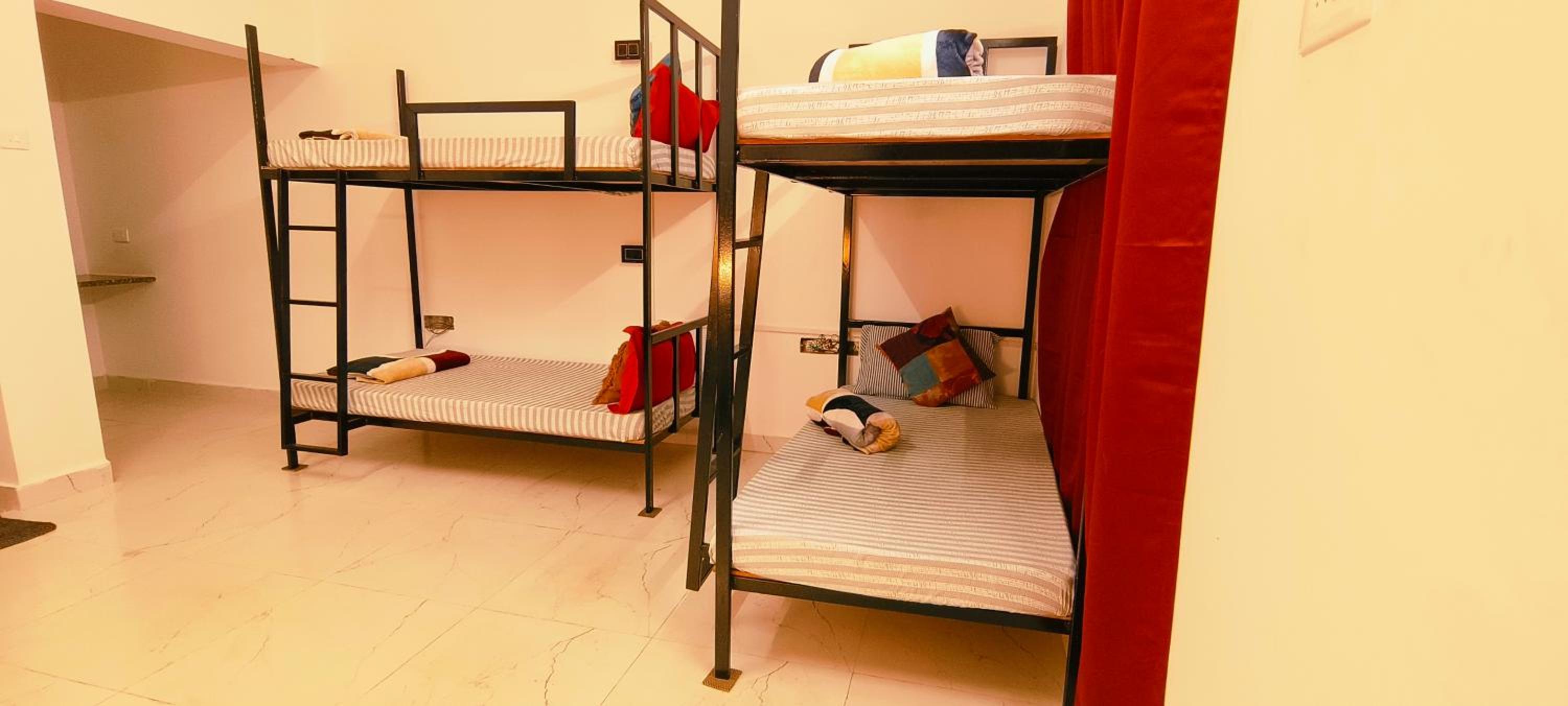 Bed in 6-Bed Mixed Dormitory Room photo 3