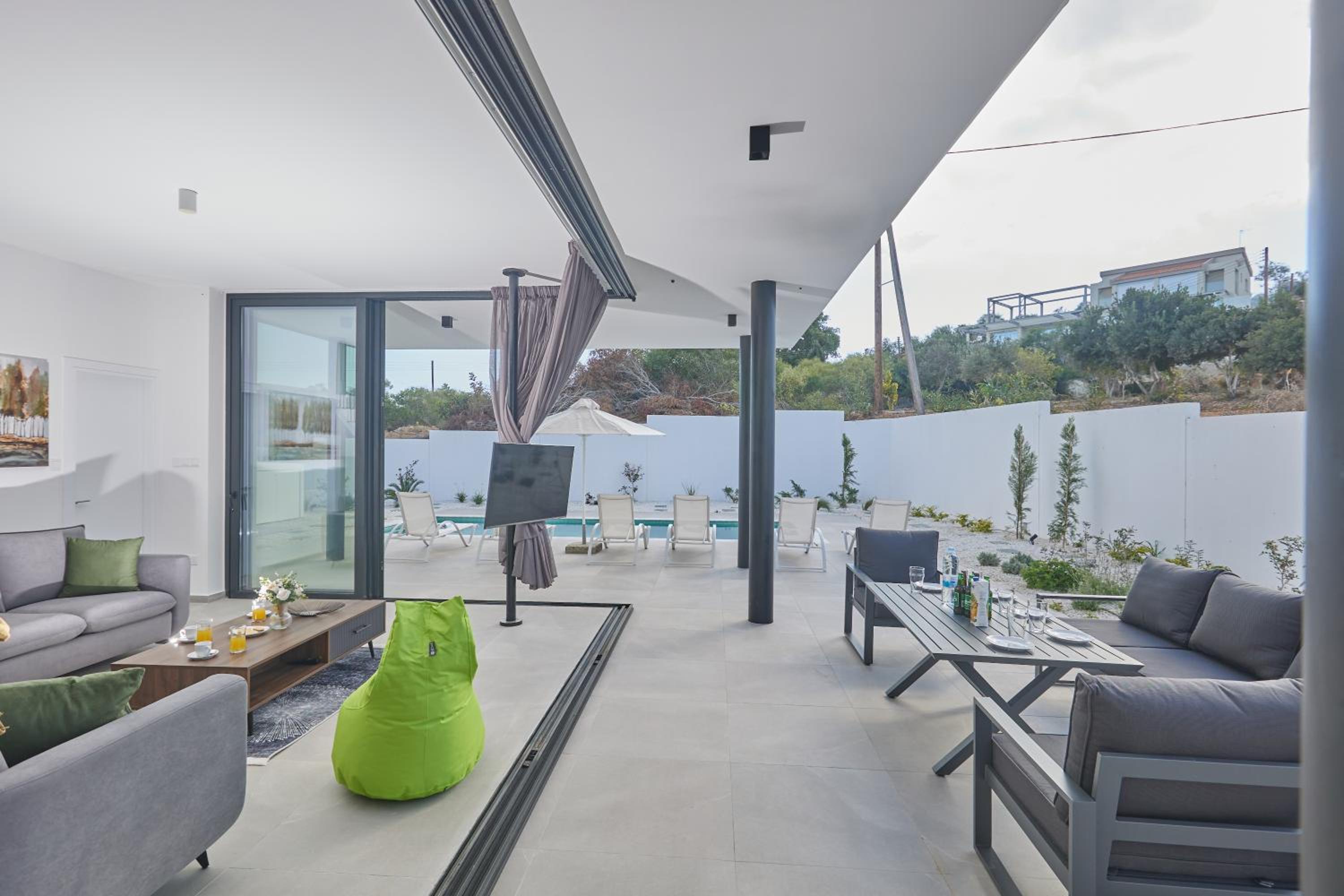 Three-Bedroom Villa photo 2