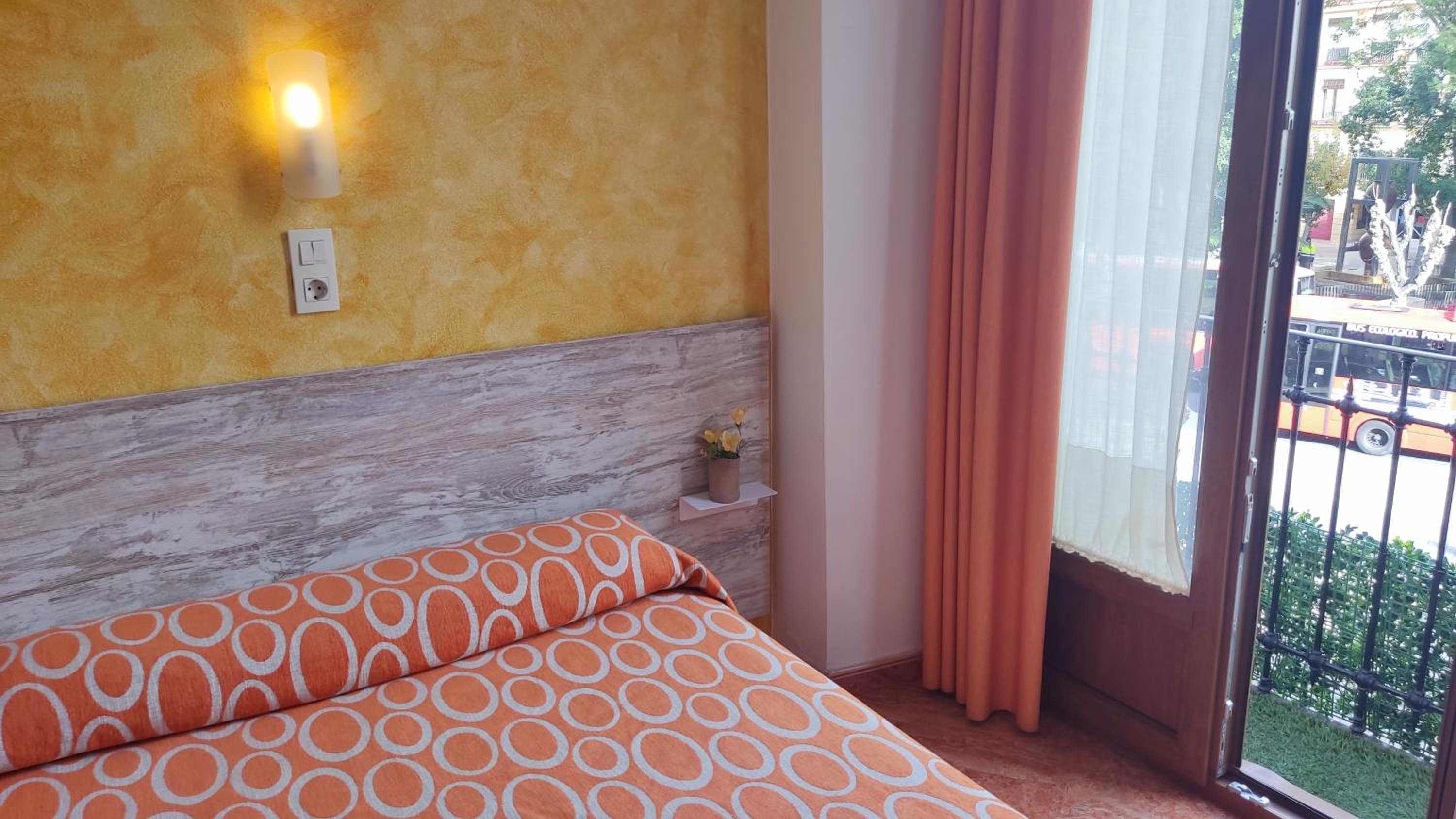 Double or Twin Room with Balcony photo 2