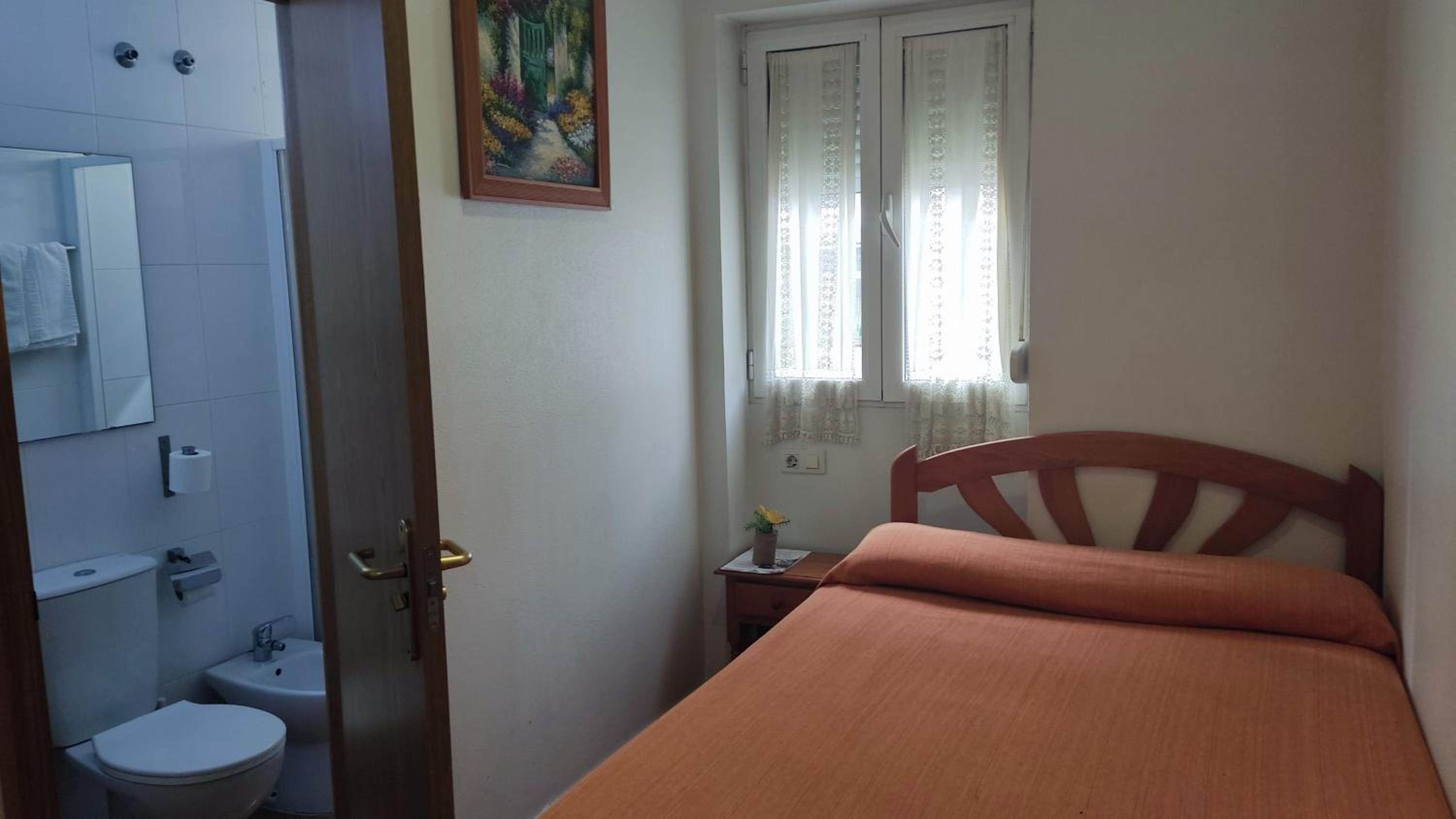 Single Room photo 2