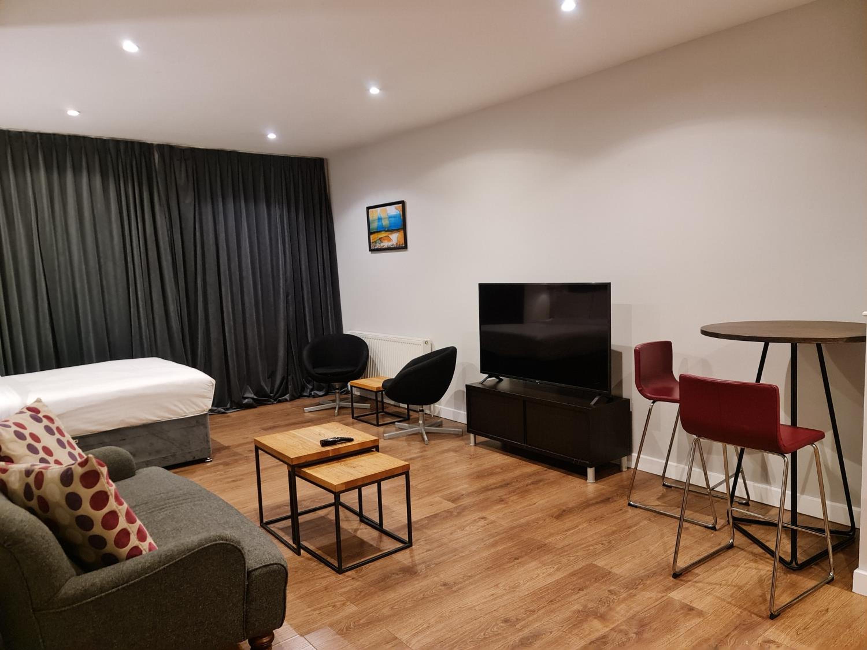 One-Bedroom Apartment - Photo 4