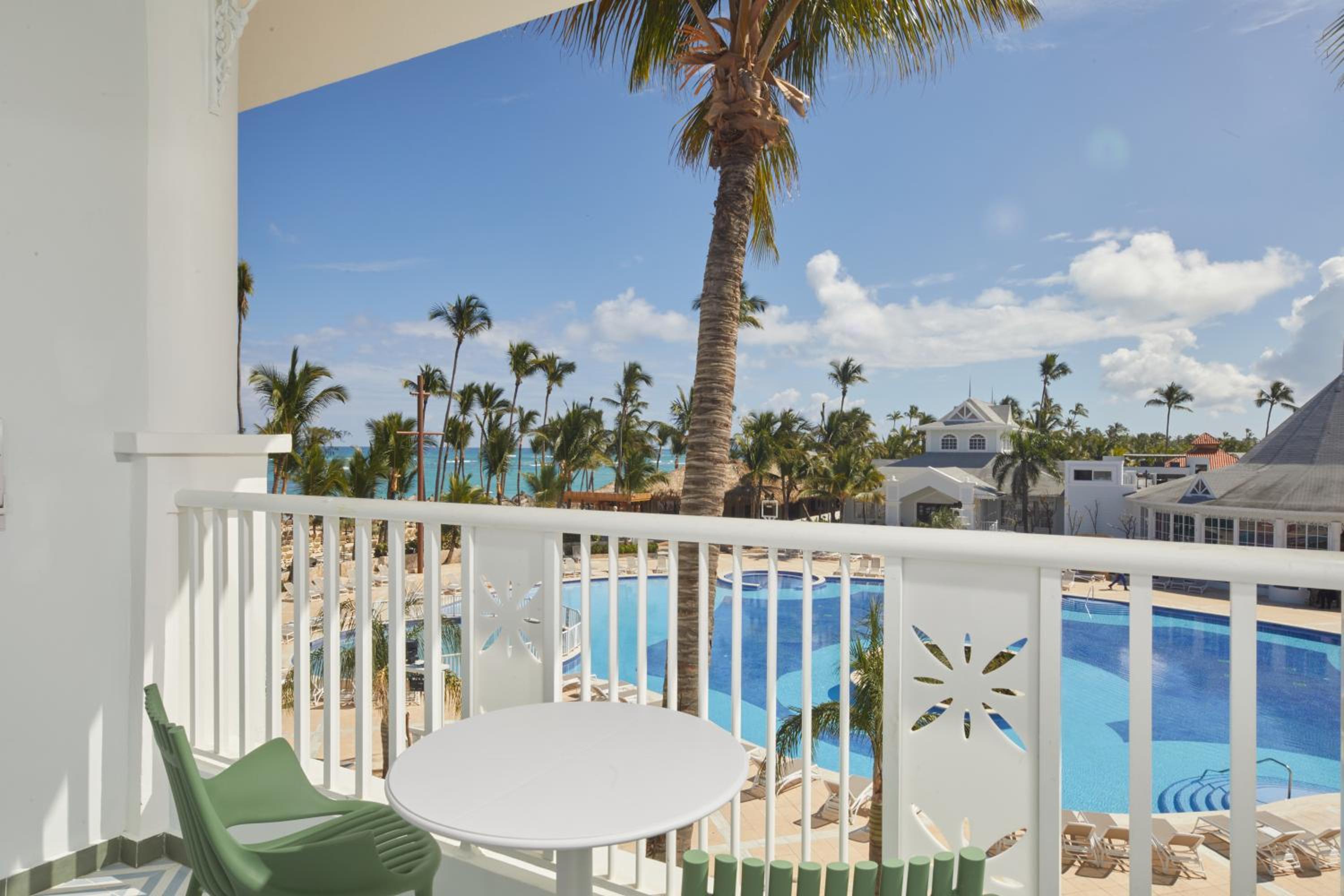 Junior Suite Deluxe (3 Adults + 1 Child)