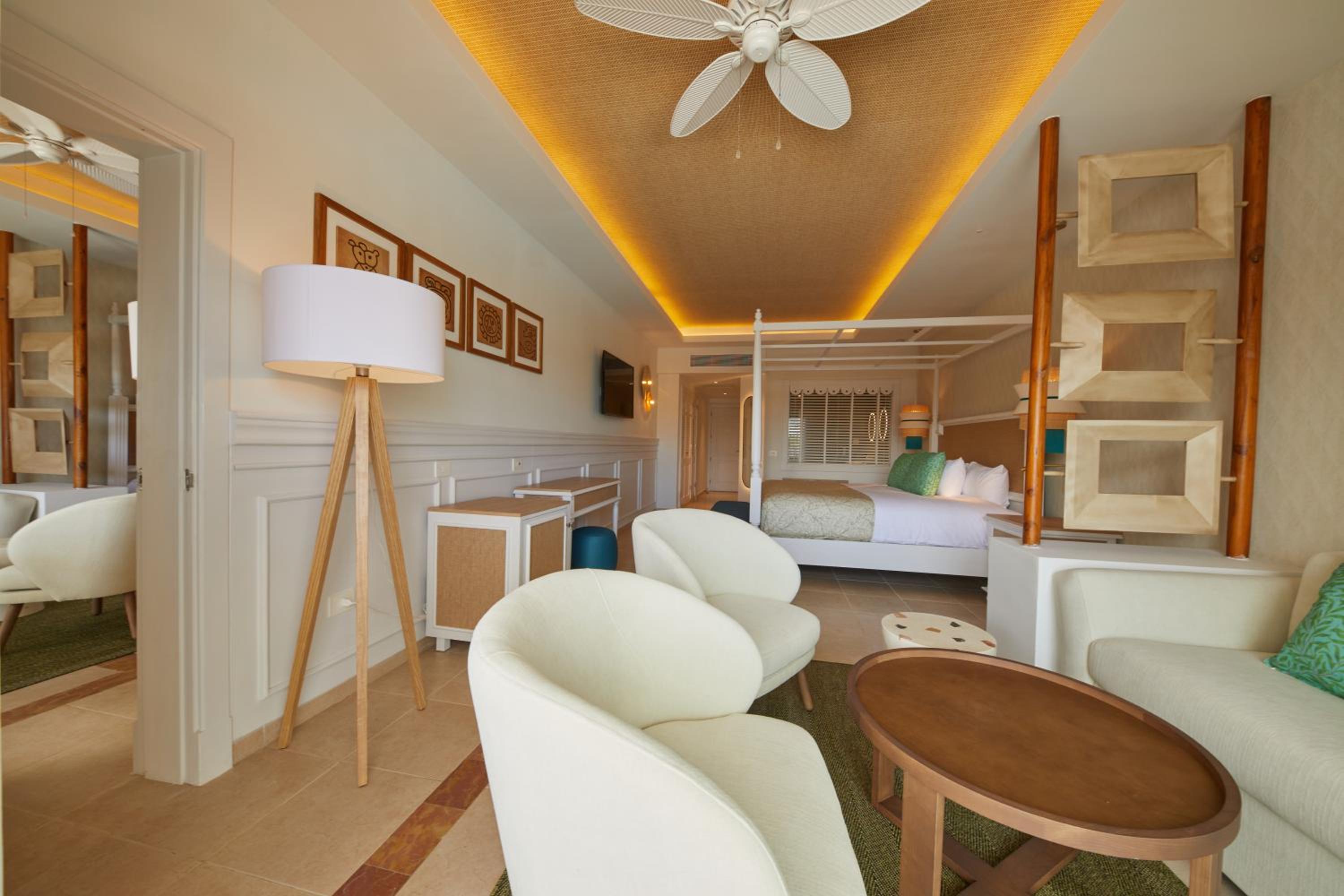 Junior Suite Deluxe (3 Adults + 1 Child)