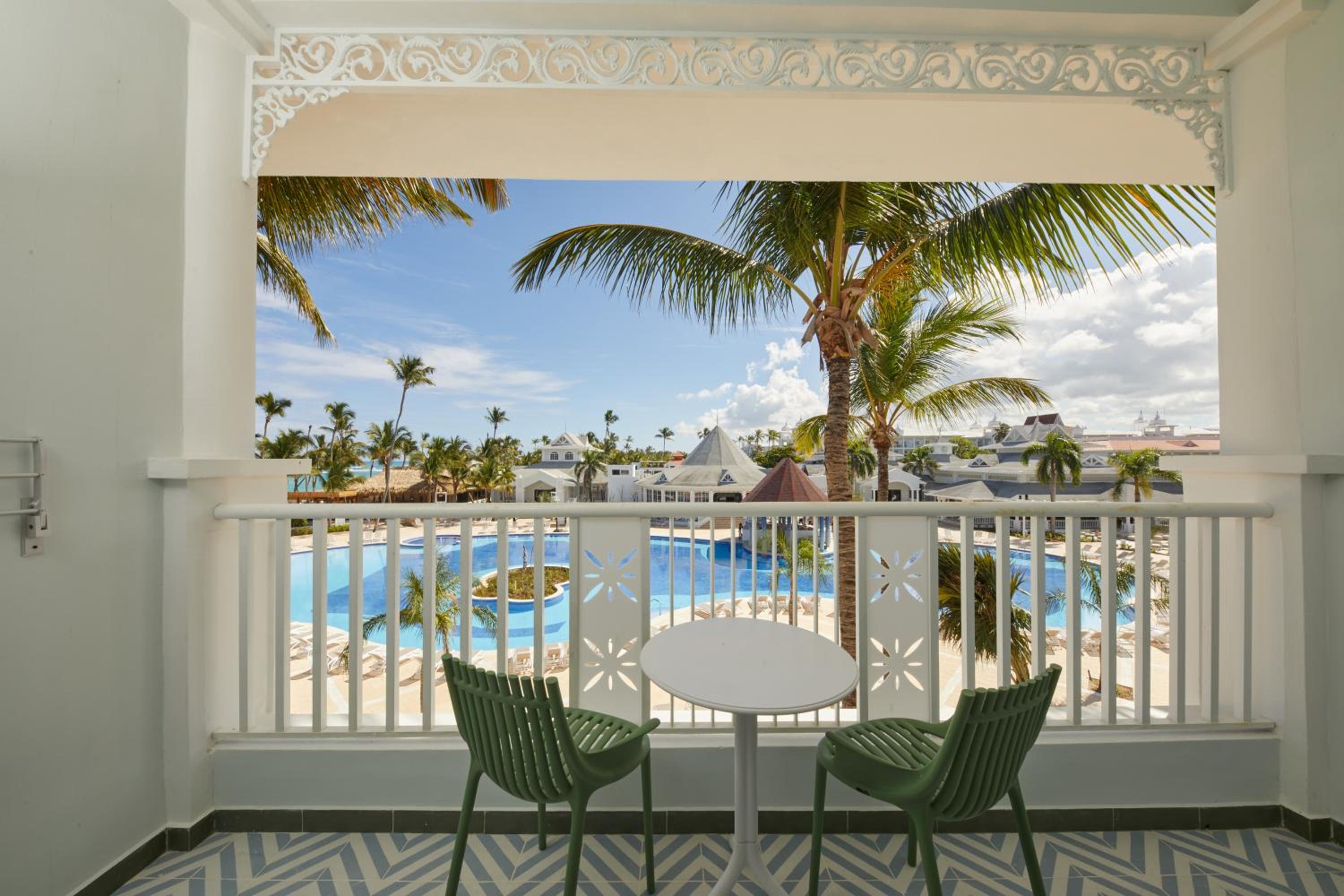 Junior Suite Deluxe (3 Adults + 1 Child)