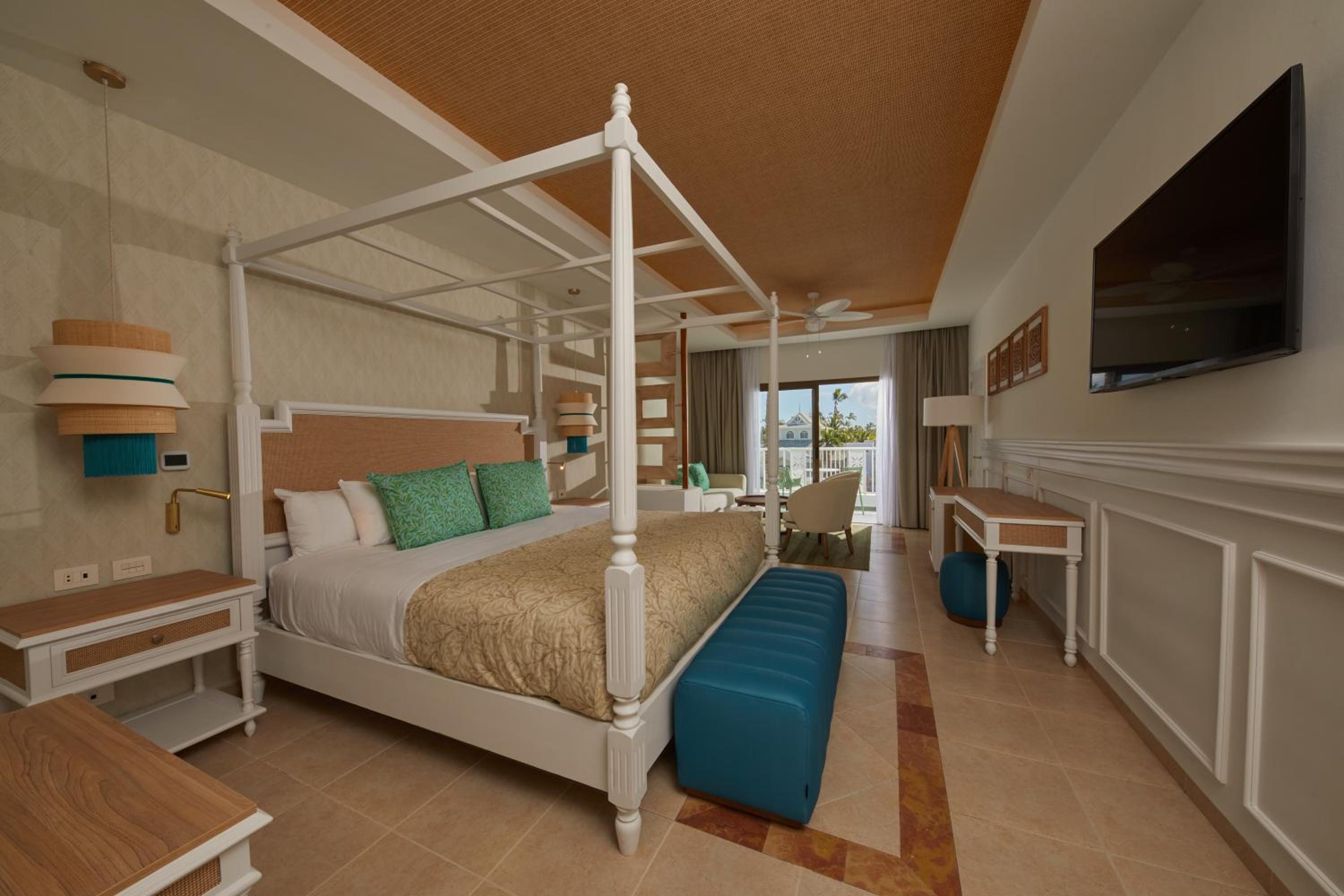 Junior Suite Deluxe (3 Adults + 1 Child)