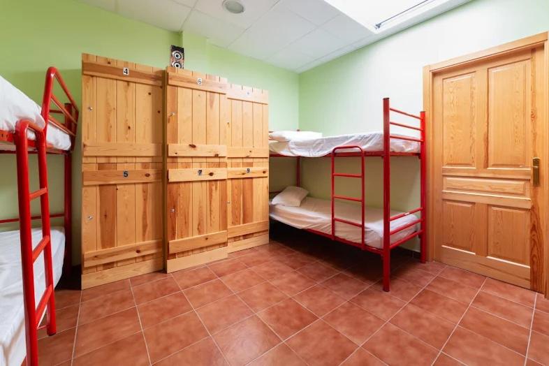 Cama en Dormitorio Mixto de 10 Camas