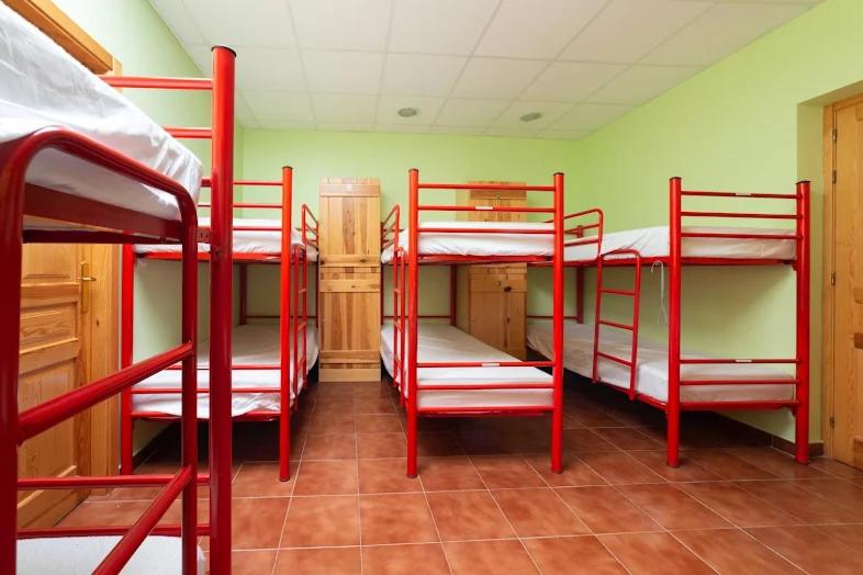 Cama en Dormitorio Mixto de 10 Camas