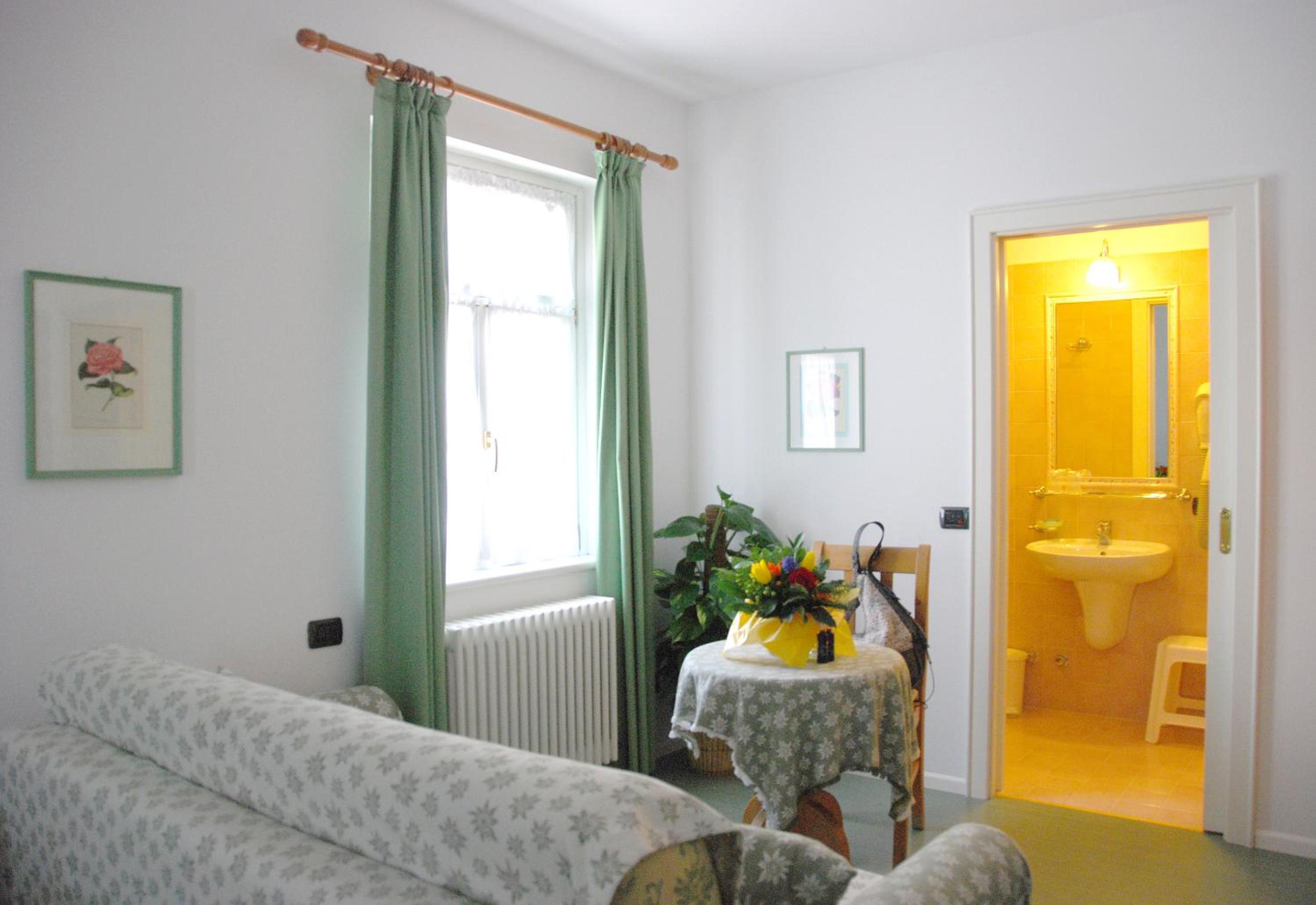 Family Room photo 3