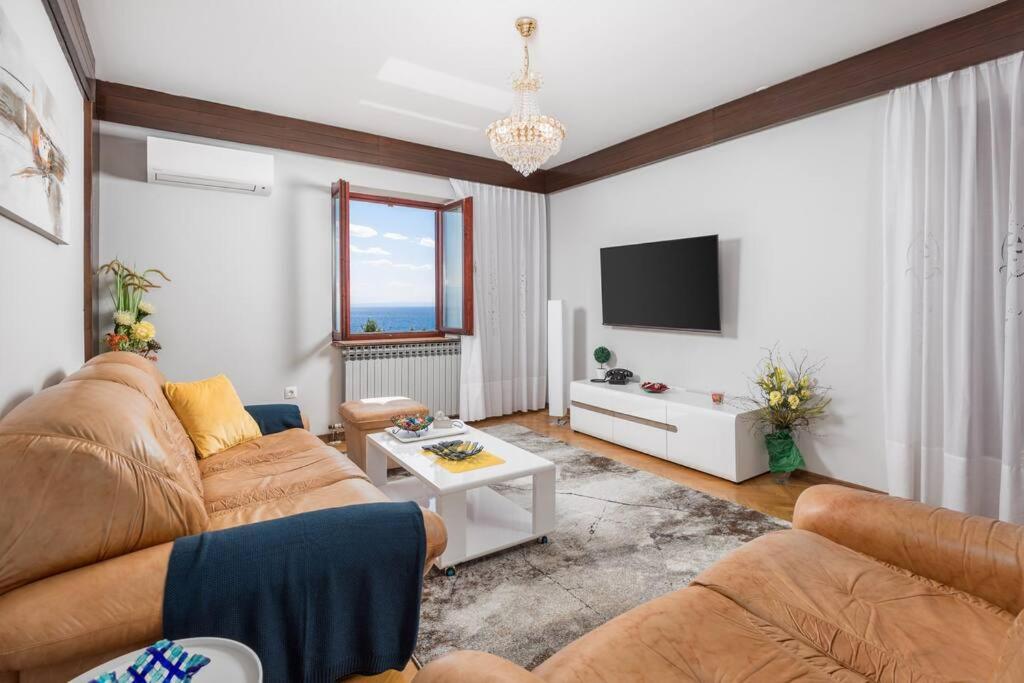 Three-Bedroom Apartment photo 1