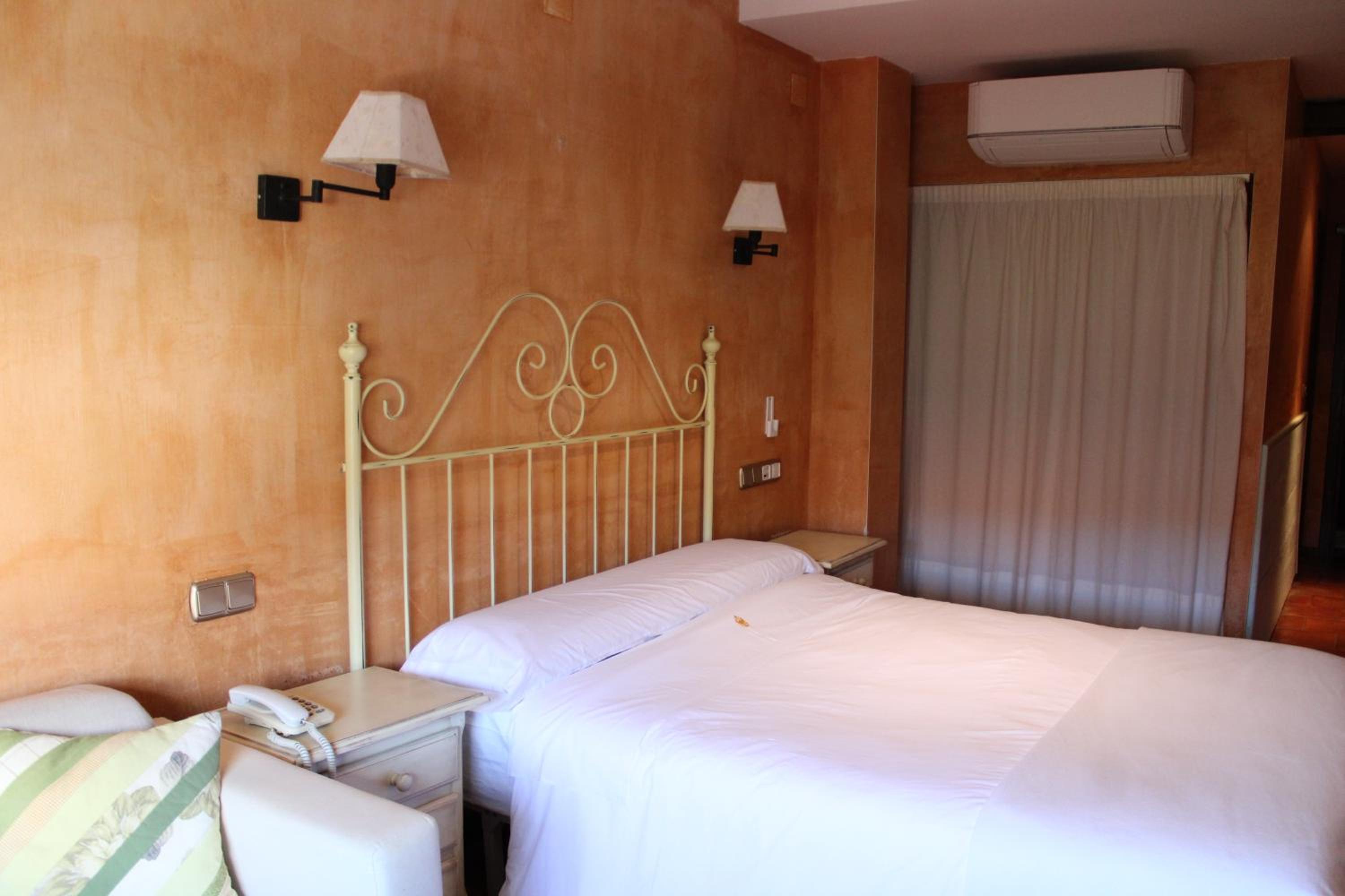 Double Room - Photo 3