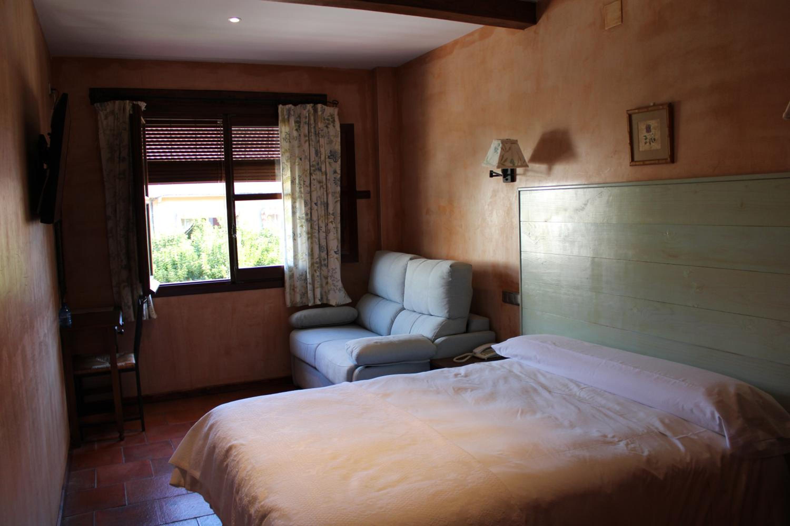 Double Room - Photo 4