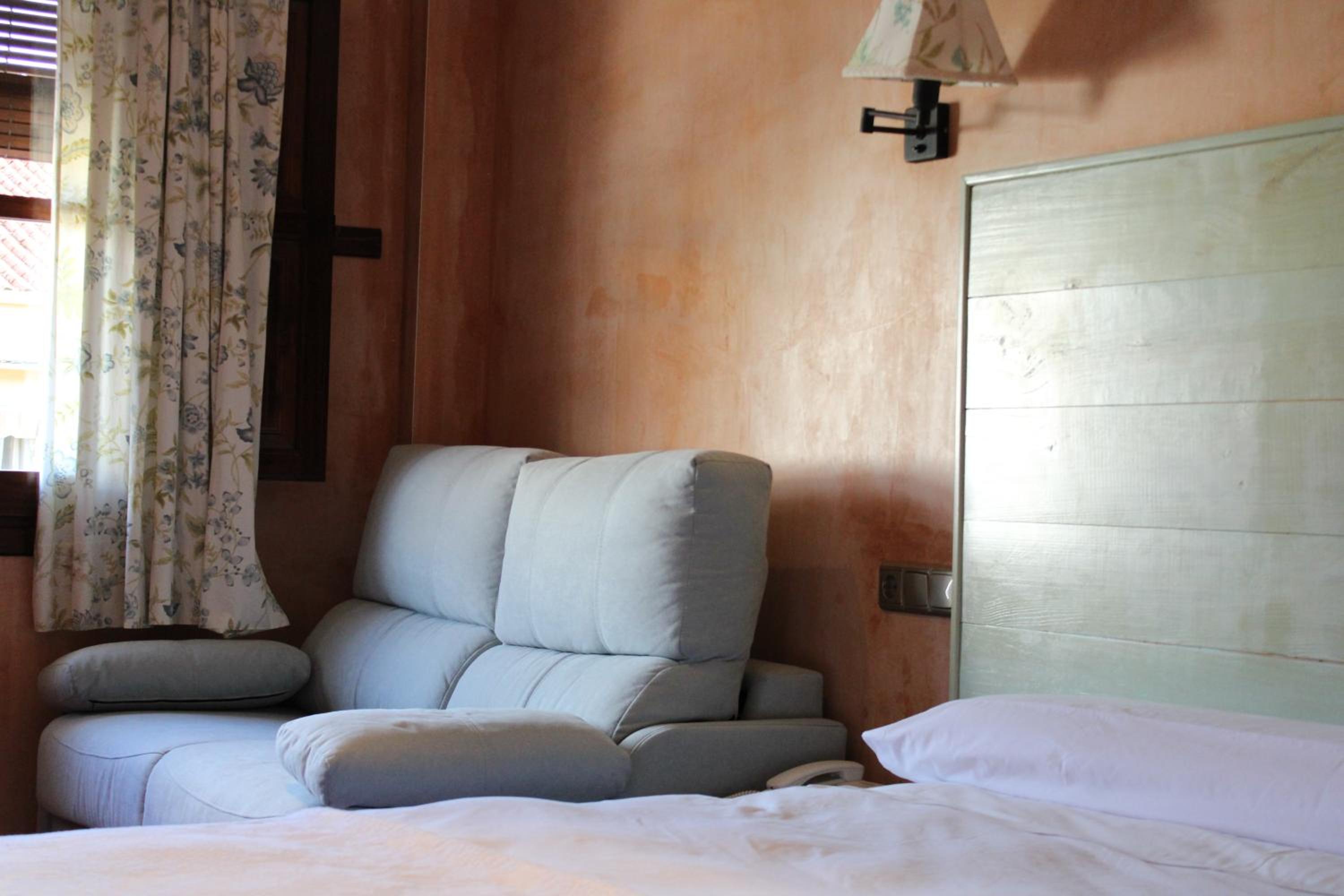 Double Room - Photo 5