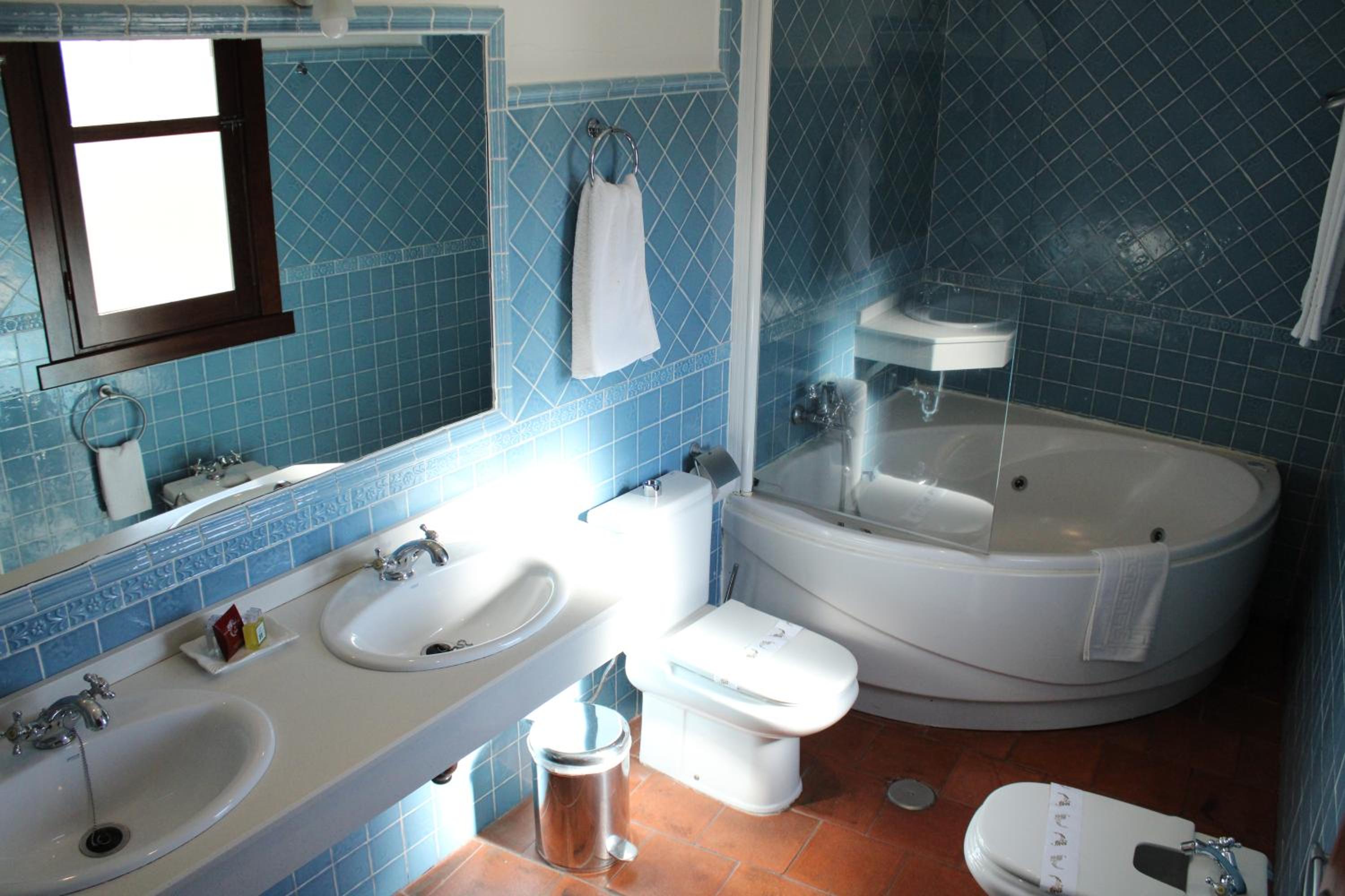 Suite - Photo 11