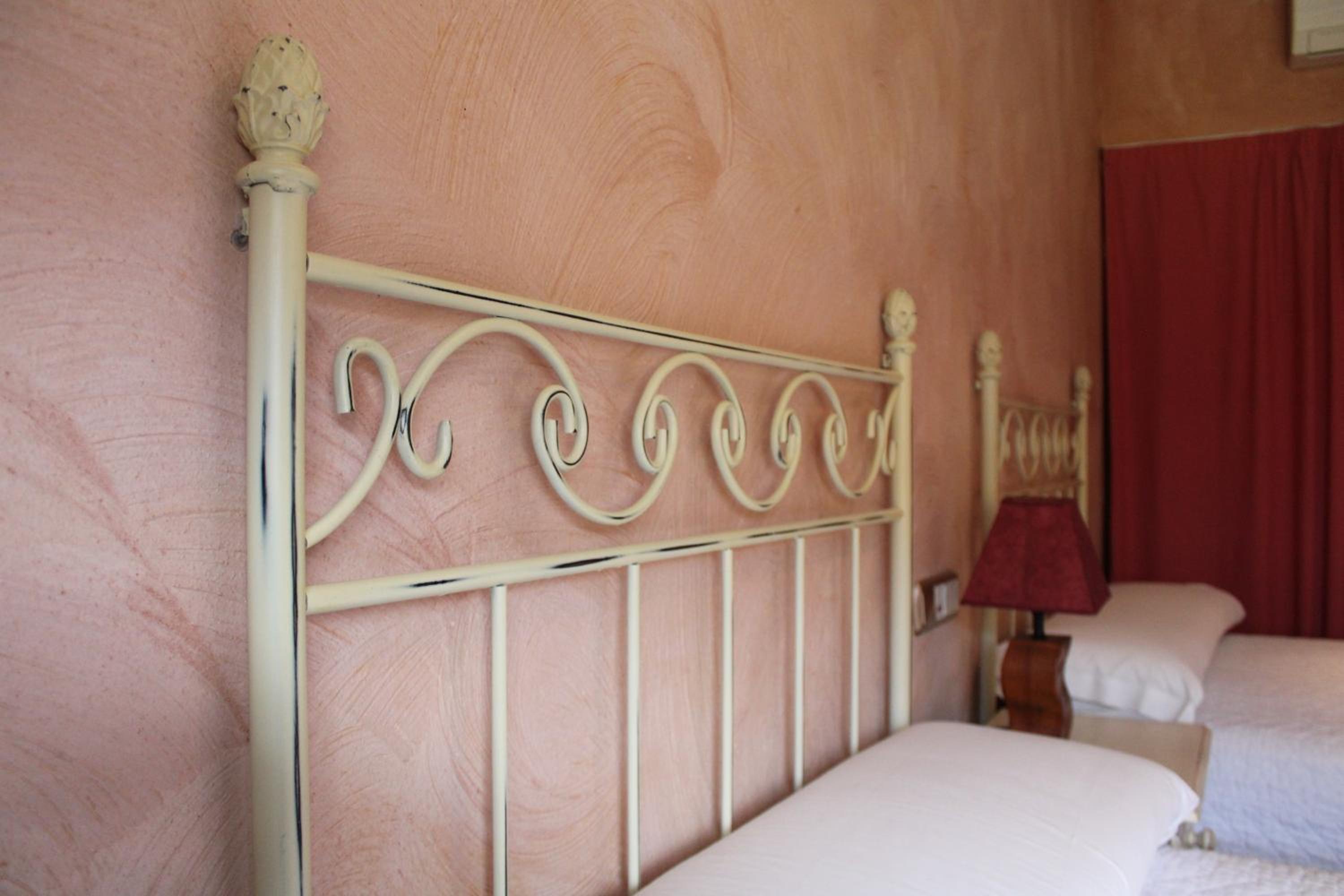 Twin Room - Photo 6