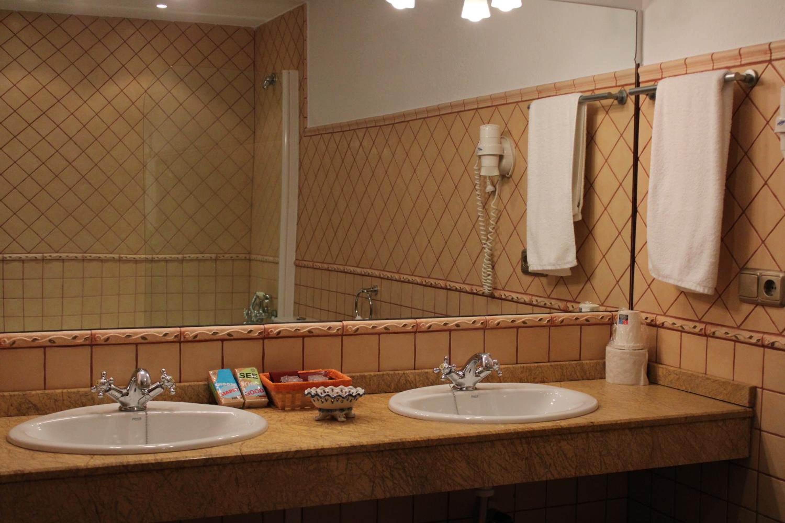 Suite - Photo 2