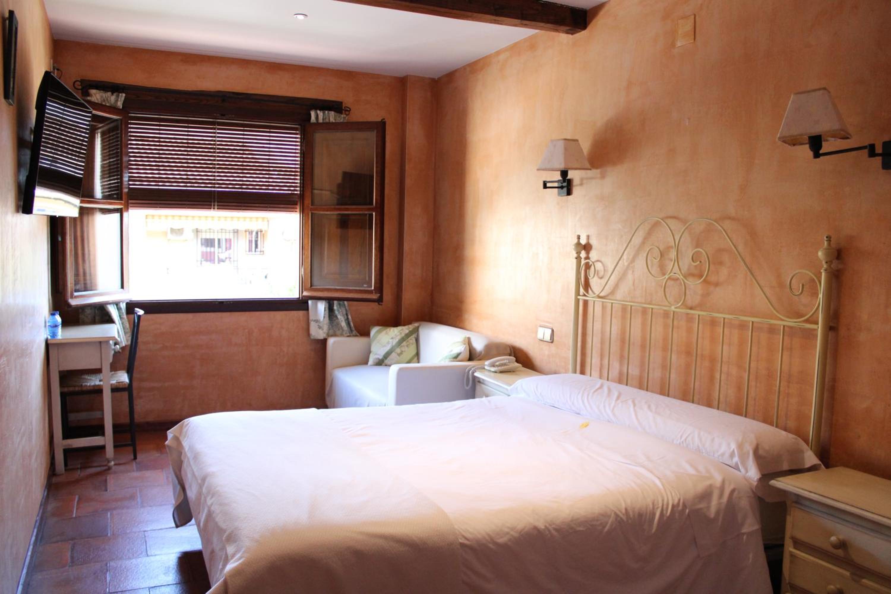 Double Room - Photo 2
