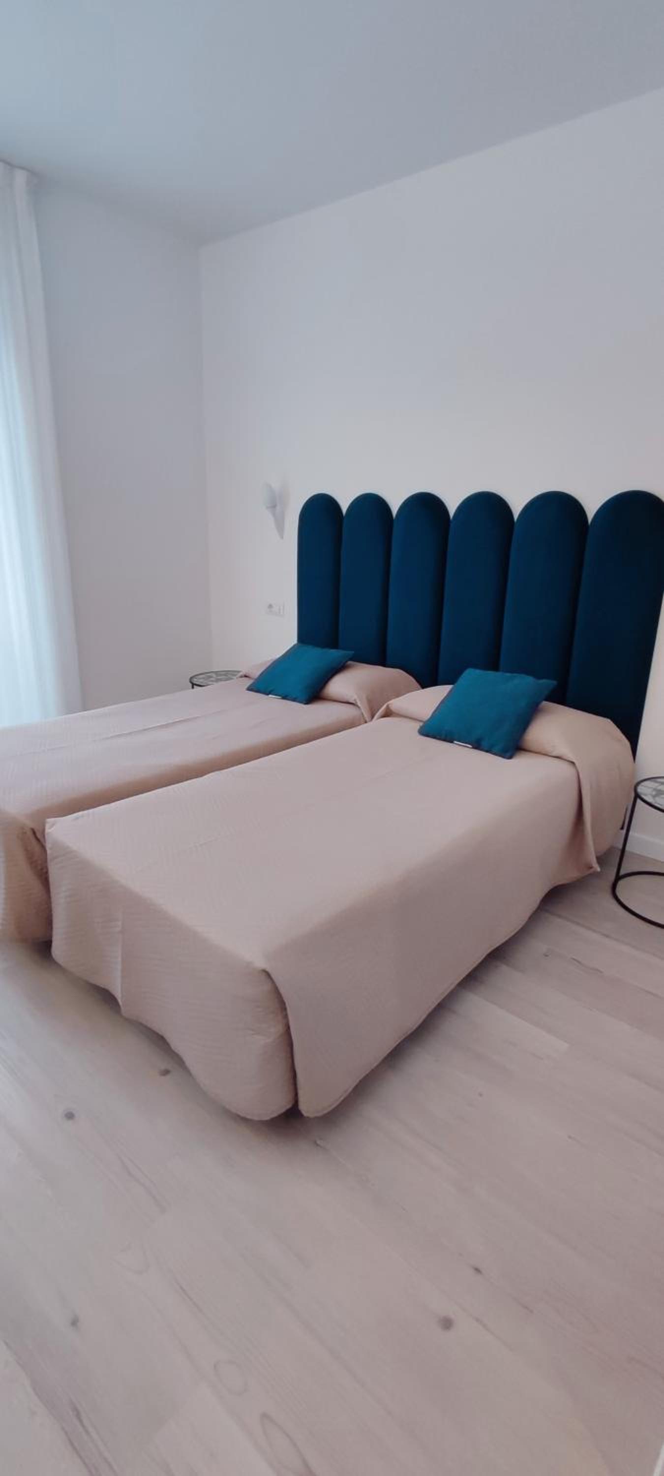 Budget Twin Room - Photo 5