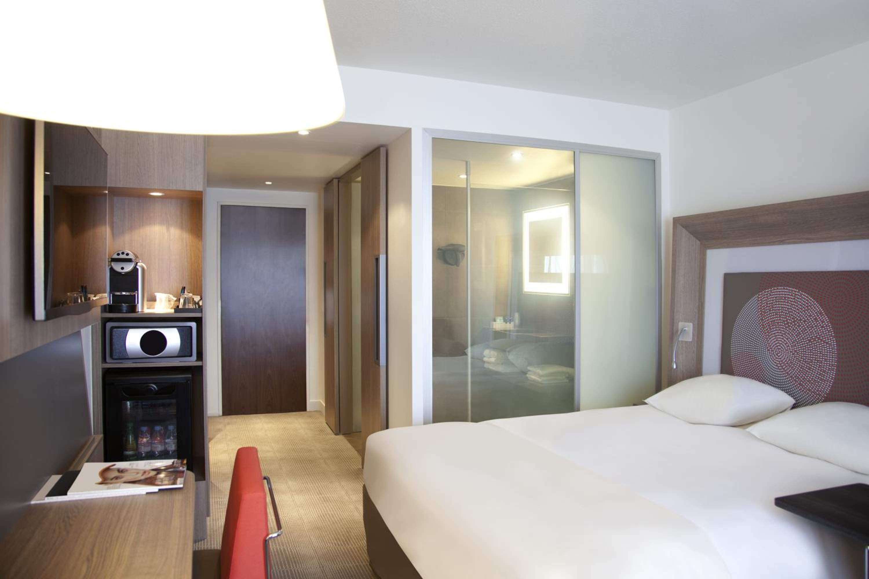 Executive Room with Queen Bed and Double Sofa Bed photo 2
