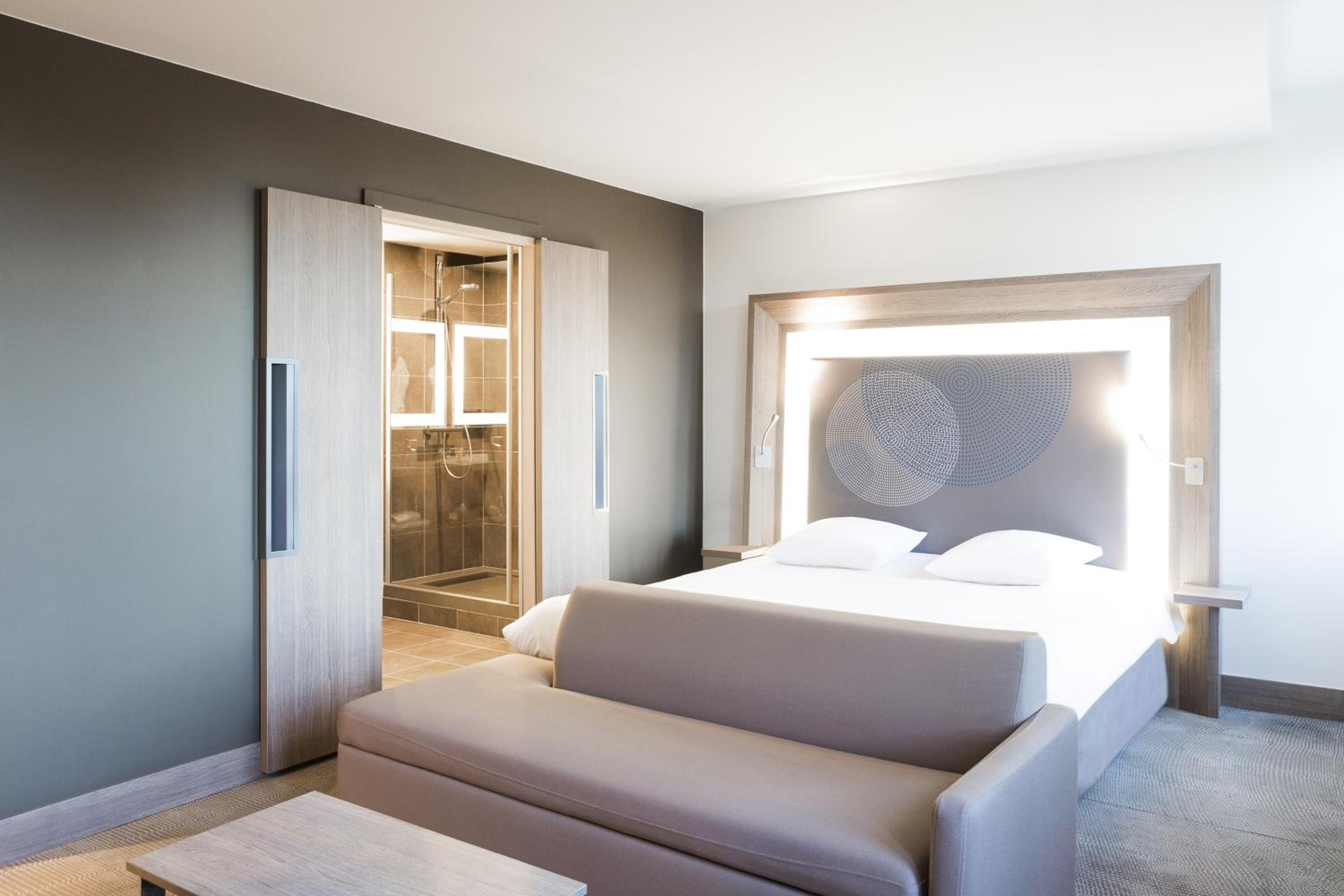 Executive Room with Queen Bed and Double Sofa Bed photo 1