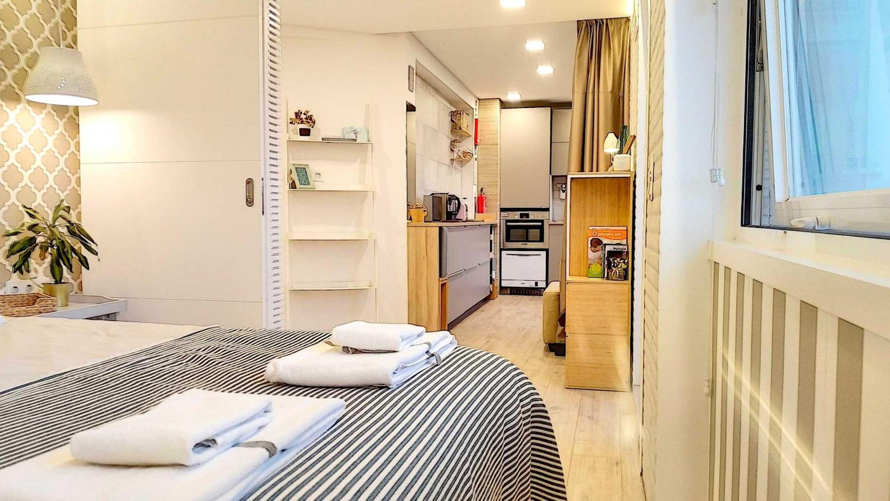 One-Bedroom Apartment with Sea View and Terrace - Photo 38