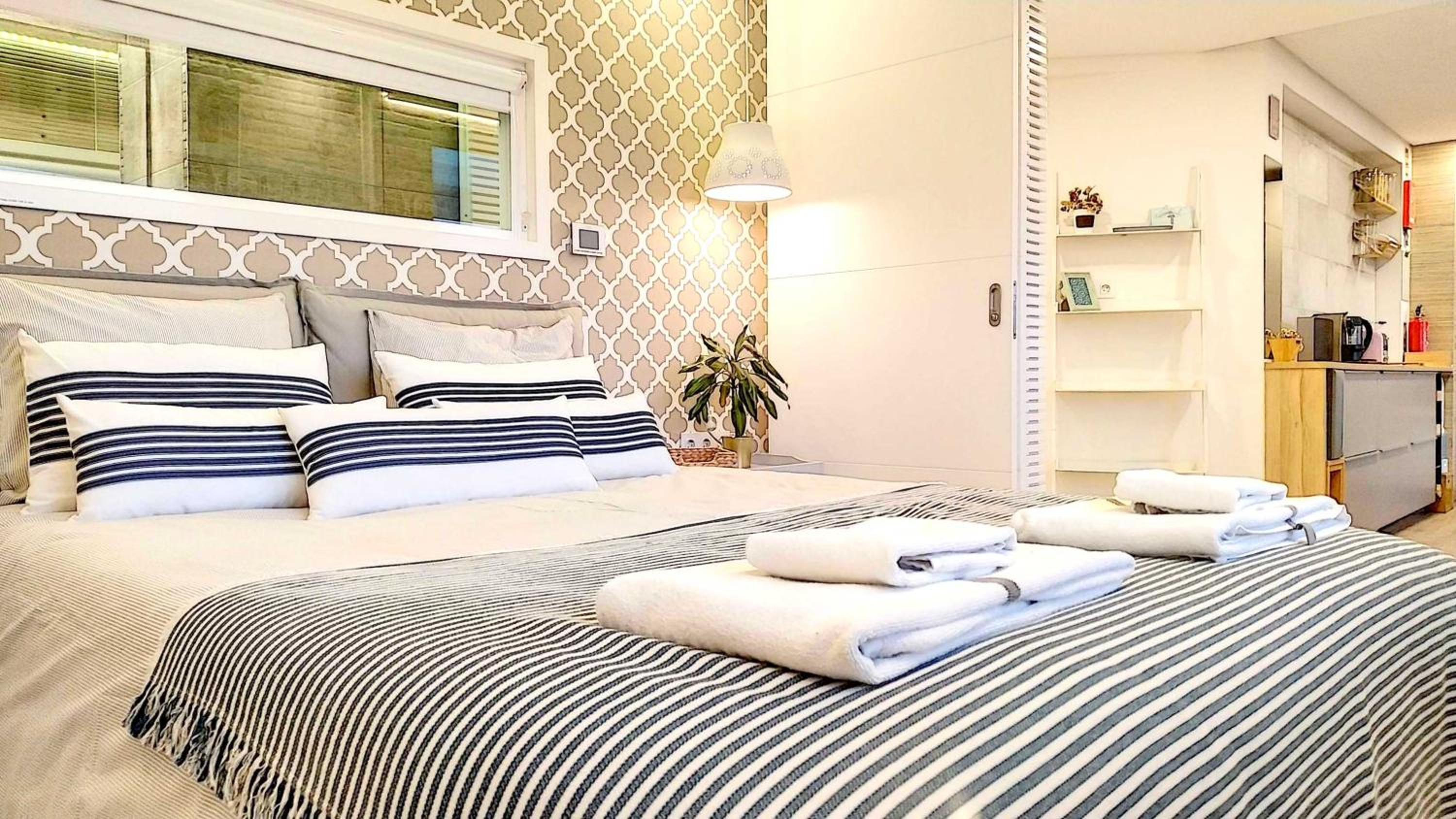 One-Bedroom Apartment with Sea View and Terrace - Photo 15