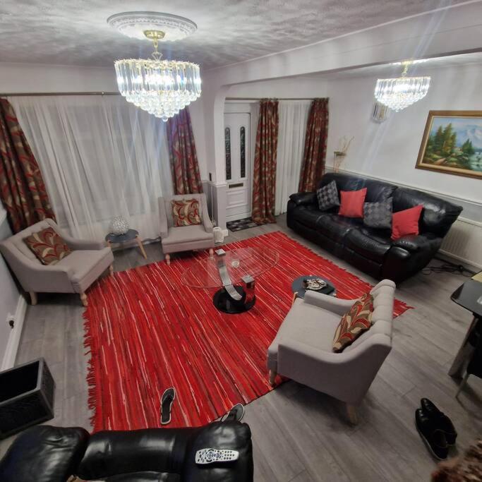 Four-Bedroom House photo 1