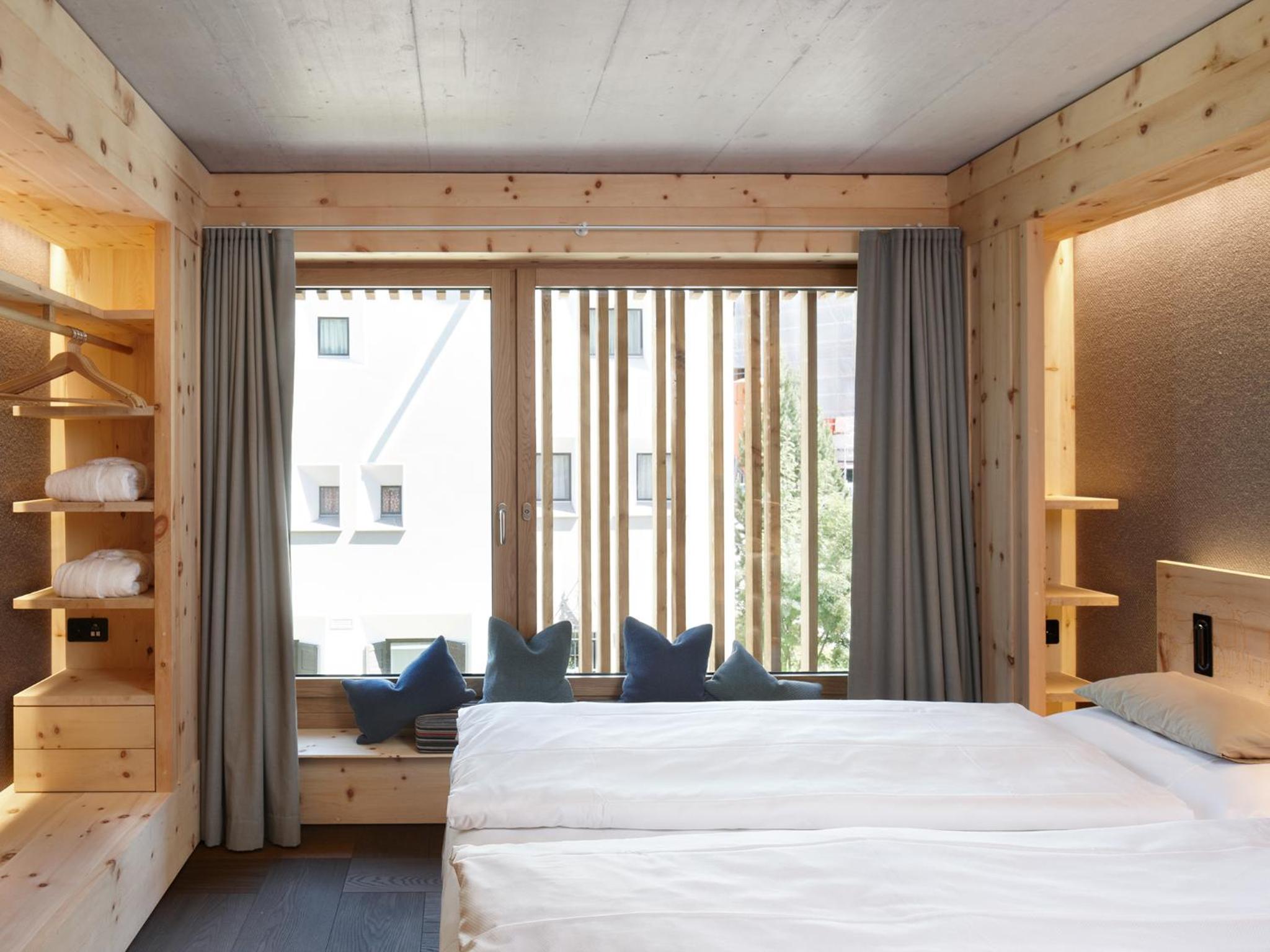 Three-Bedroom Apartment with Balcony photo 1