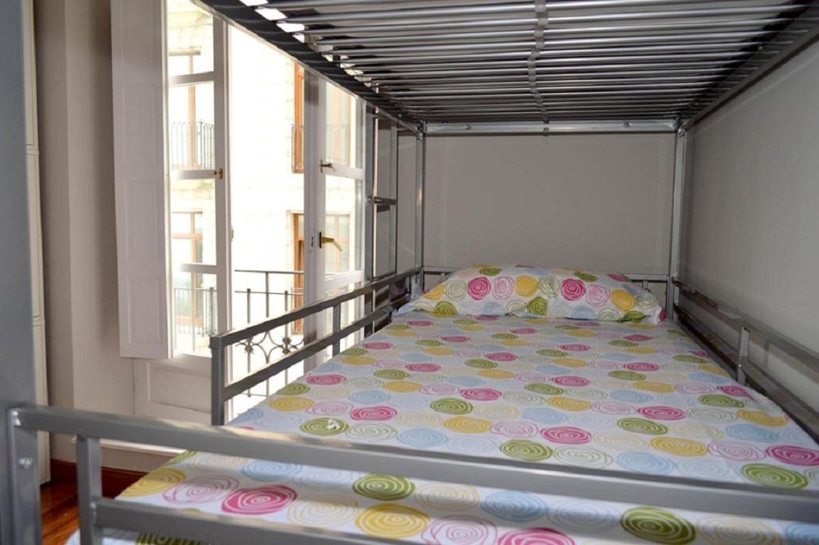 Cama en Habitación Compartida Femenina de 6 Camas