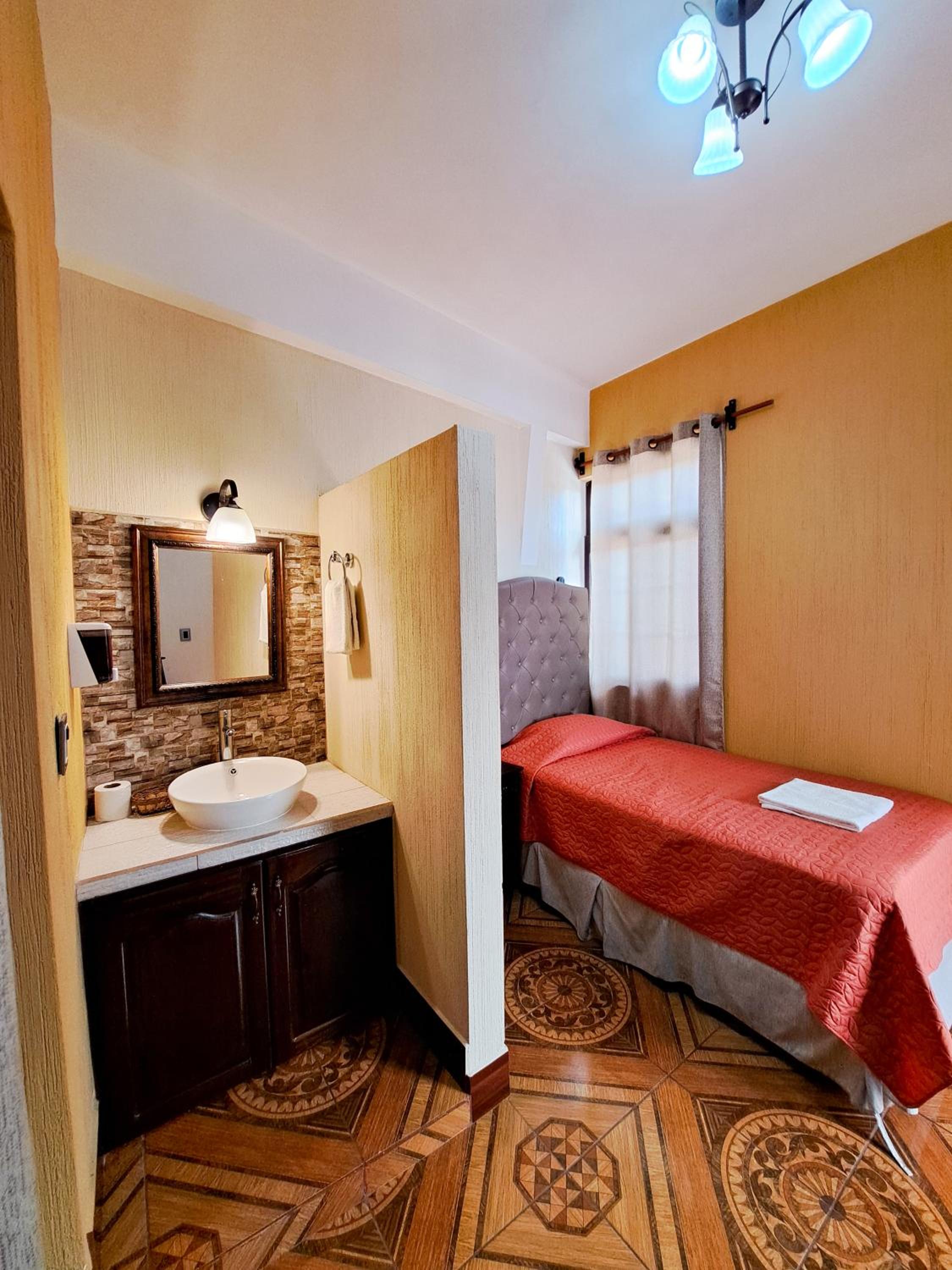 Single Room photo 3