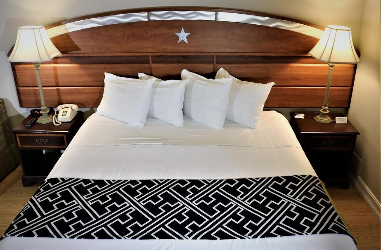 Deluxe King Room photo 2