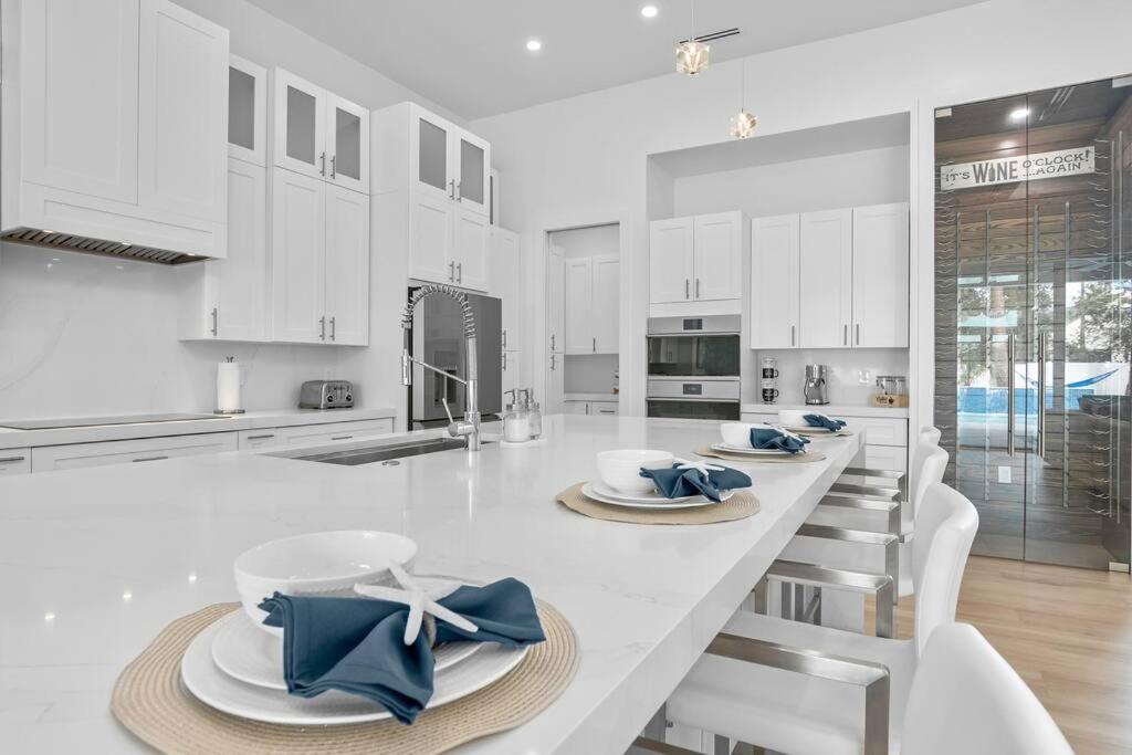 Five-Bedroom House photo 2