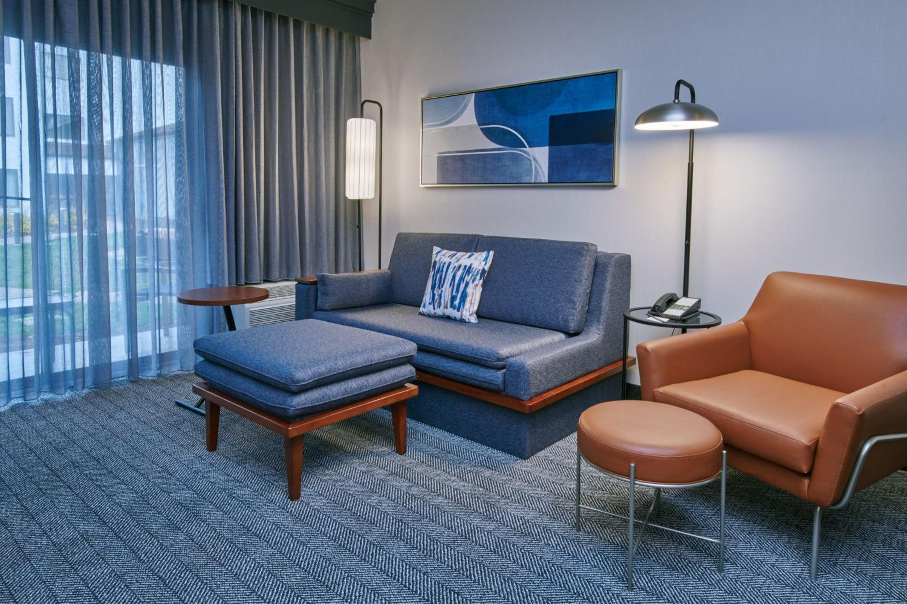 One-Bedroom King Suite - Photo 8