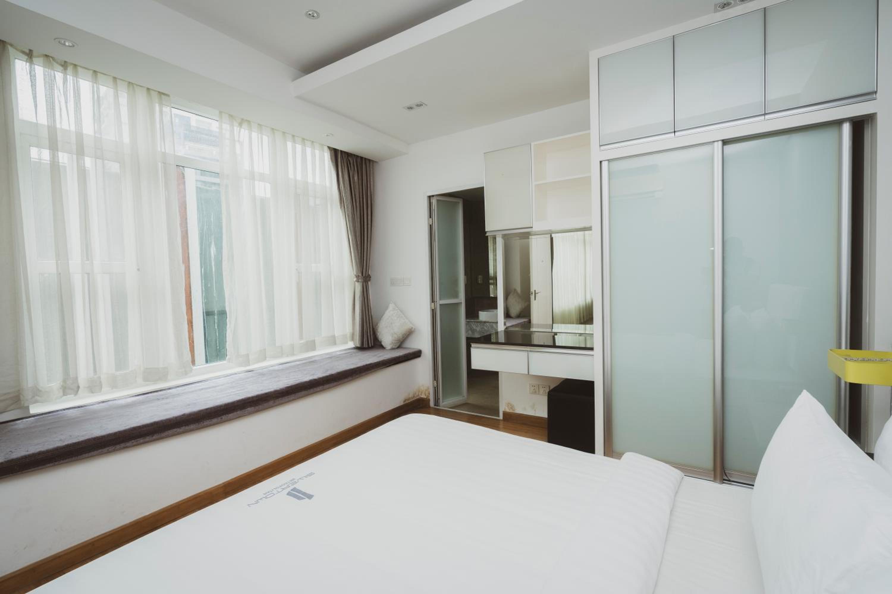 Three-Bedroom Apartment photo 1