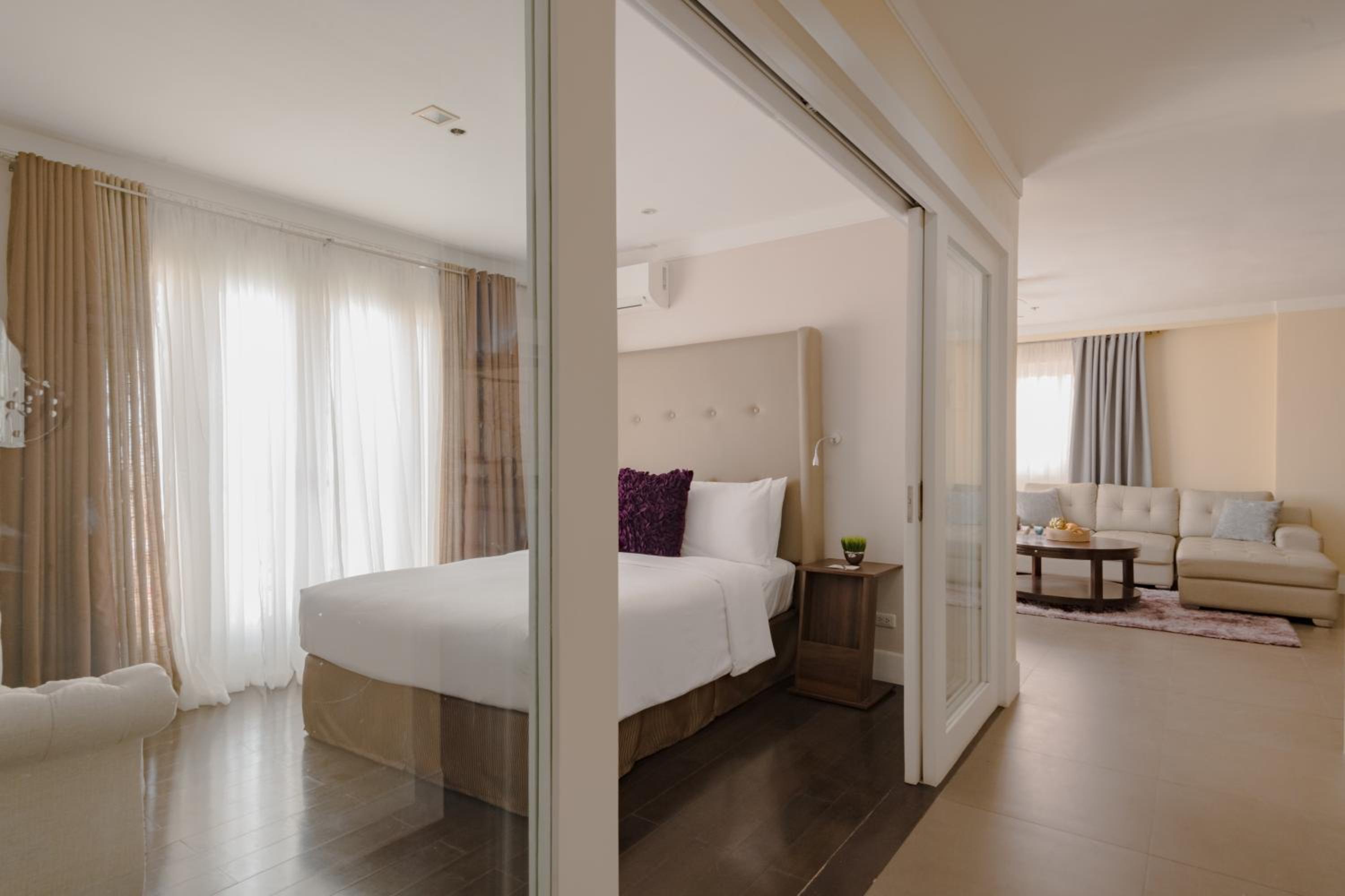 Penthouse with City View photo 2