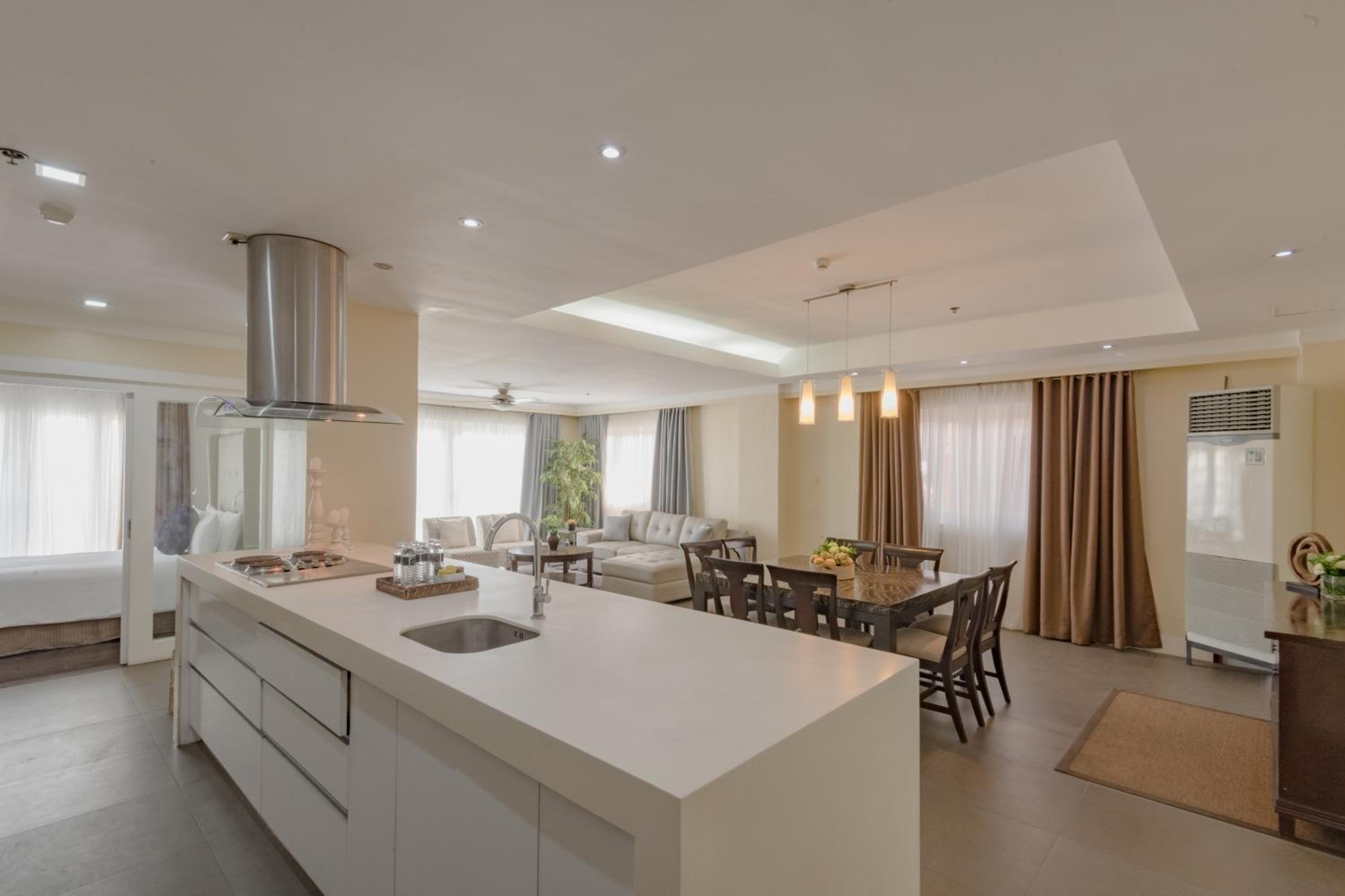 Penthouse with City View photo 3