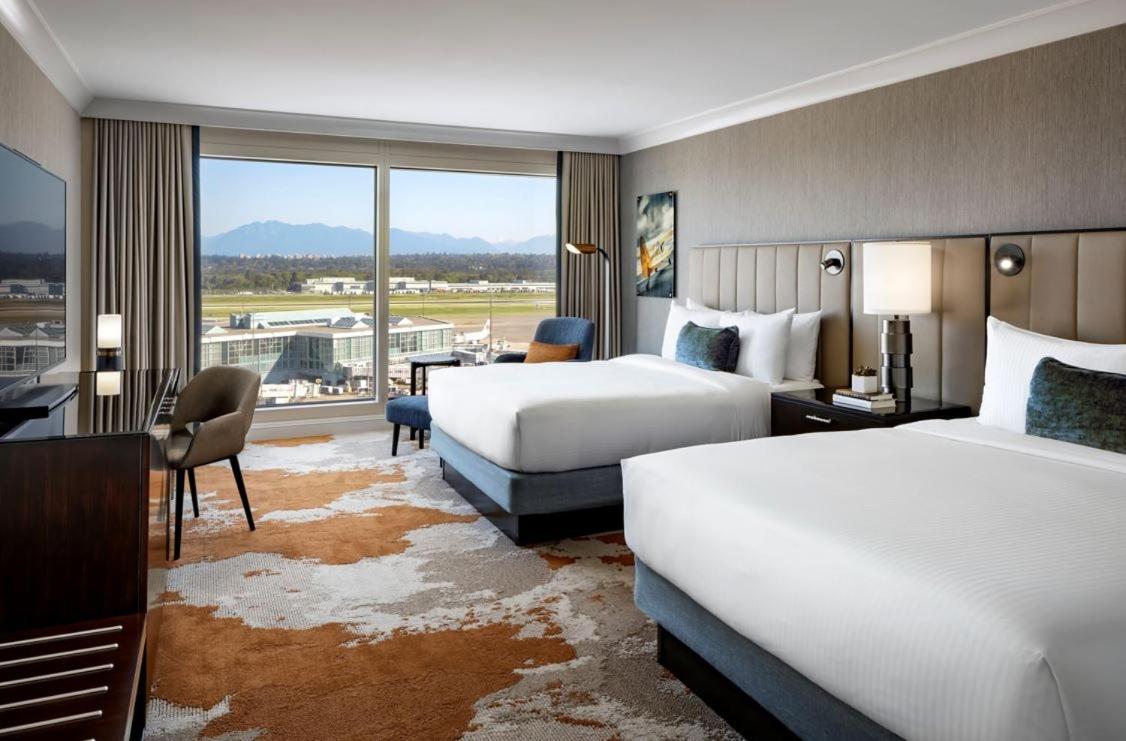 Deluxe Room with King Bed - Photo 7