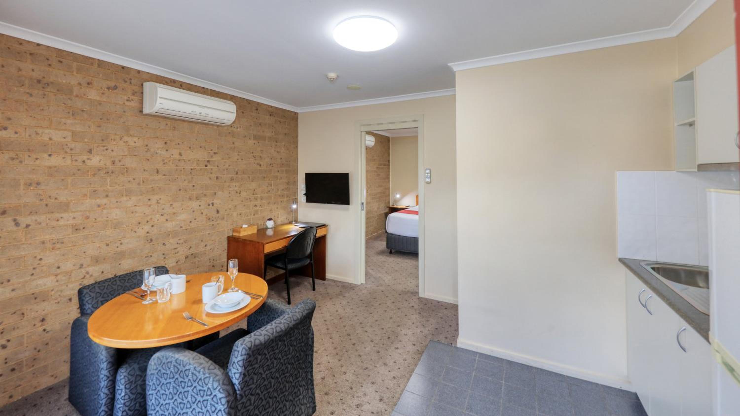 Queen Suite photo 3