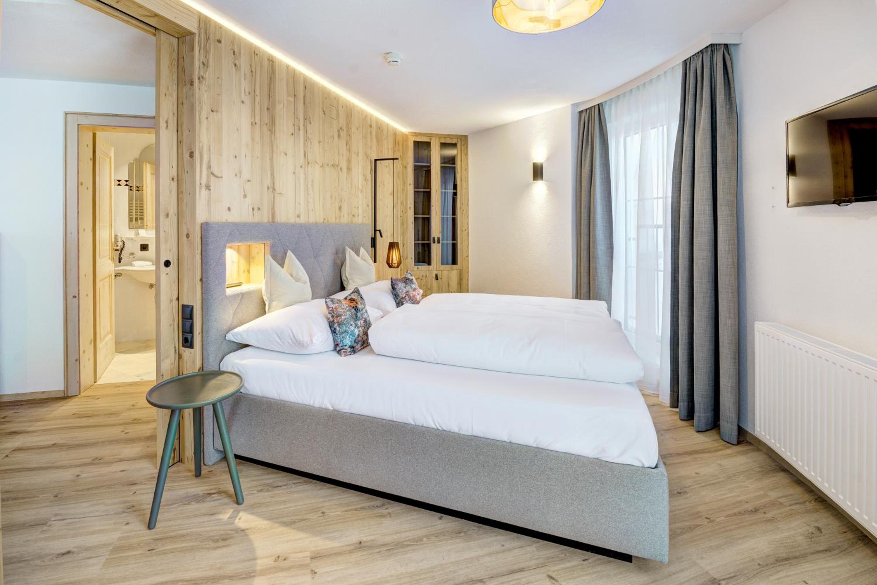 Deluxe Junior Suite photo 3