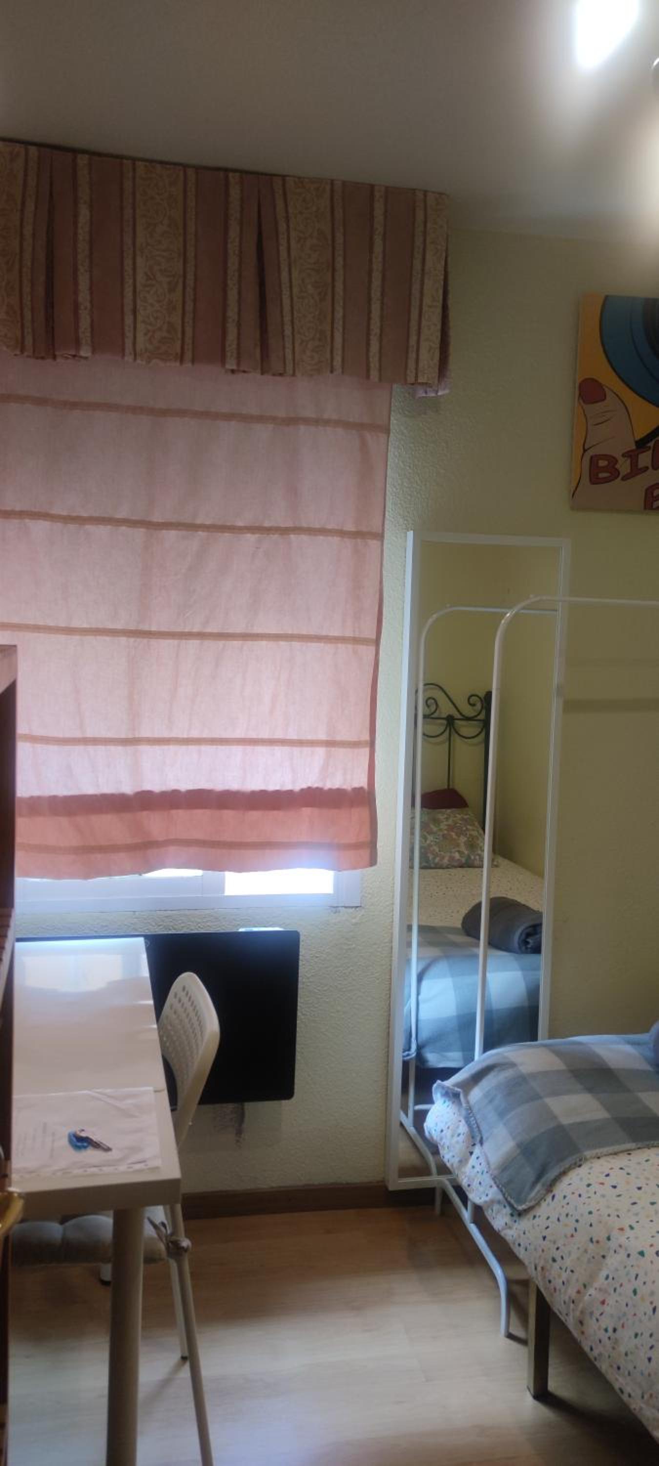 Single Room with Shared Bathroom photo 3