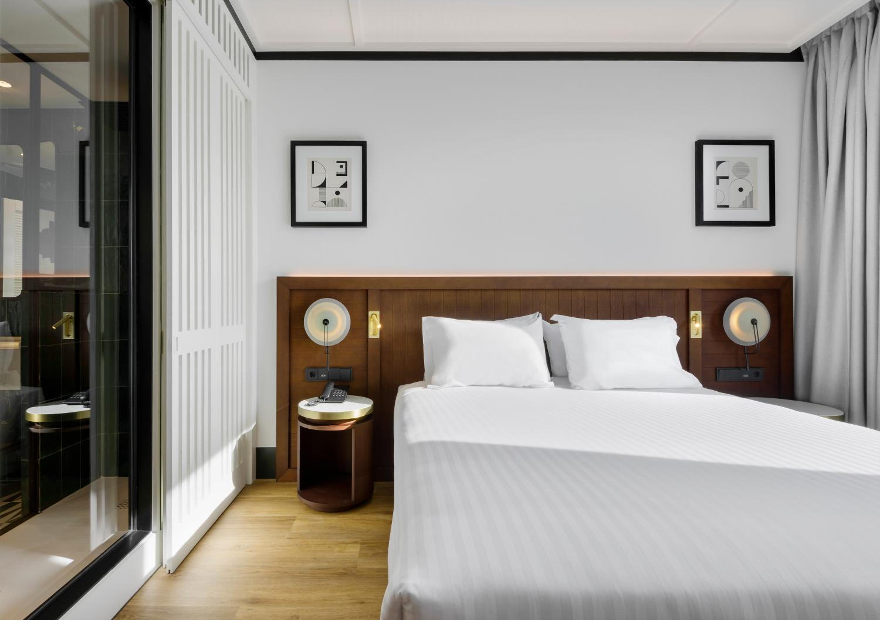 Deluxe Double or Twin Room - Photo 6